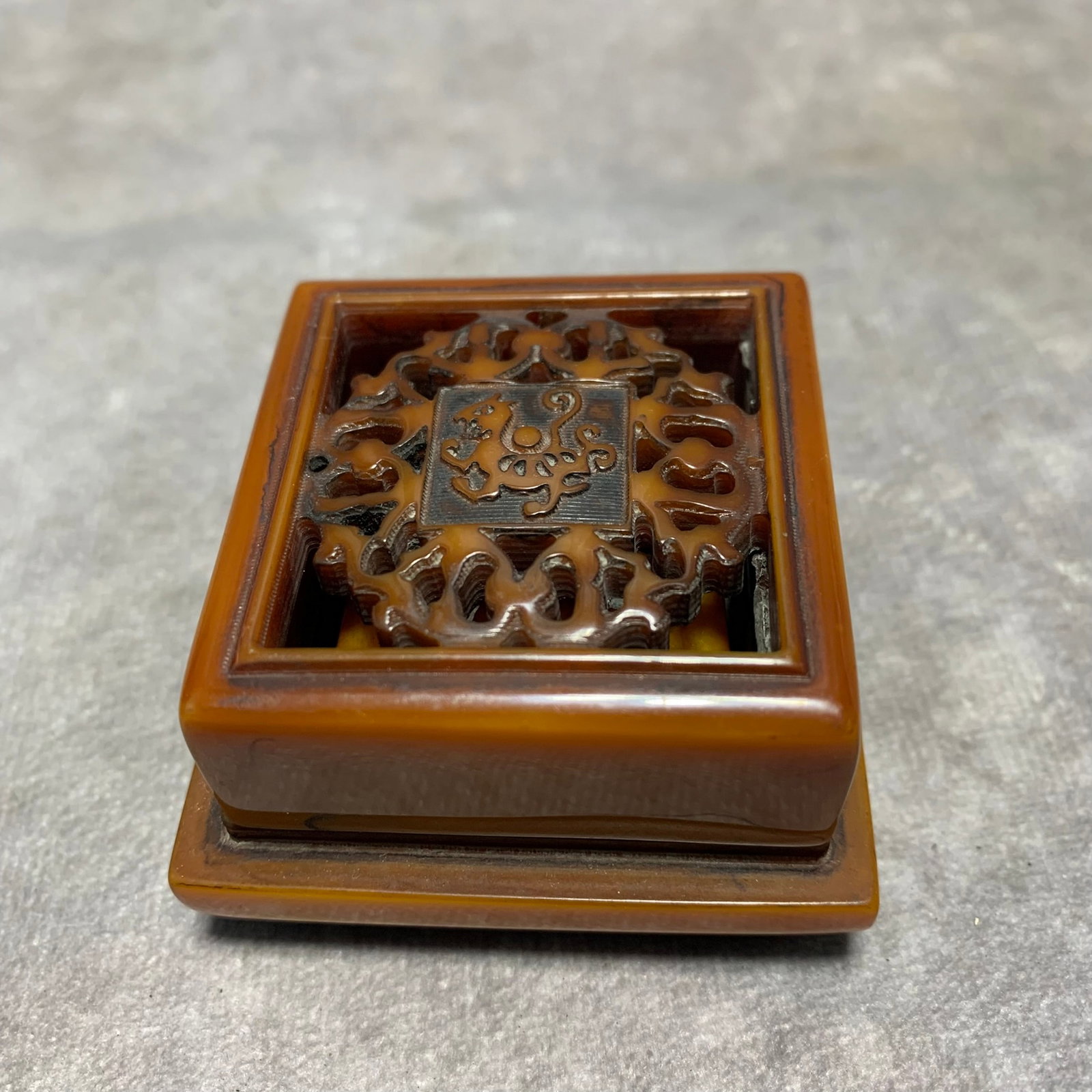 A FINE CELLULOID SEALS WITH BOX: Republic Period; Long: 2.2 inch; Width: 2.2 inch; High: 1.3 inch; . Wooden base for display only