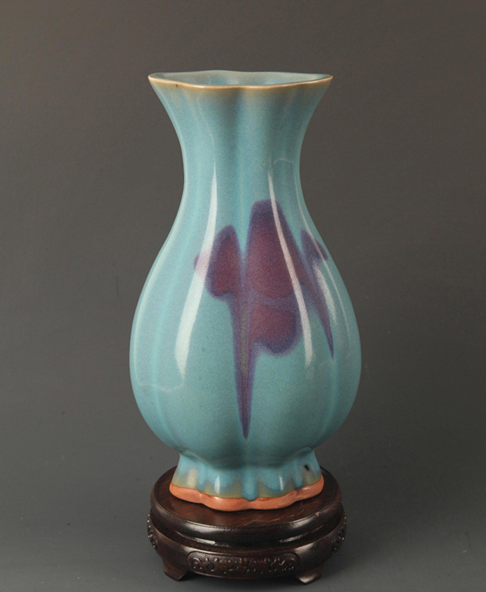 A JUN YAO BEGONIA STYLE JAR: Song Dynasty Style; High: 9.75 inch; Width: 5.5 inch; . Wooden base for display only