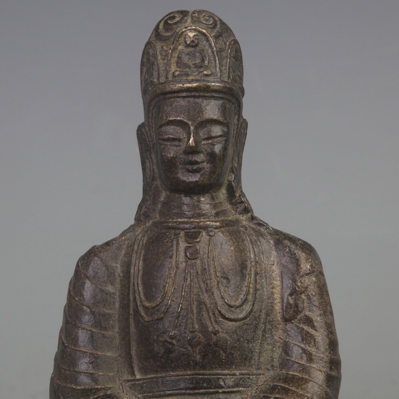A FINE BRONZE GUAN YIN STATUE - 2