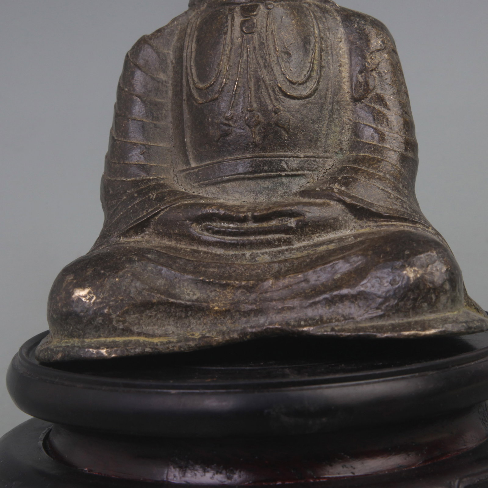 A FINE BRONZE GUAN YIN STATUE - 3