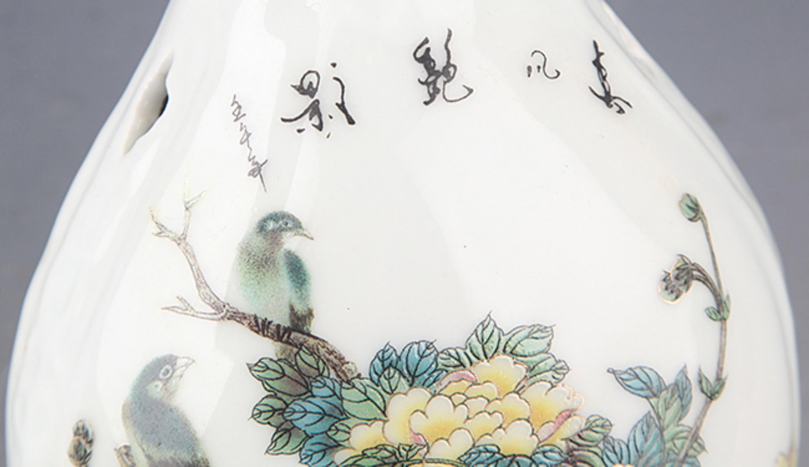 A FINE PORCELAIN LUTE PATTERN FIGURE - 4
