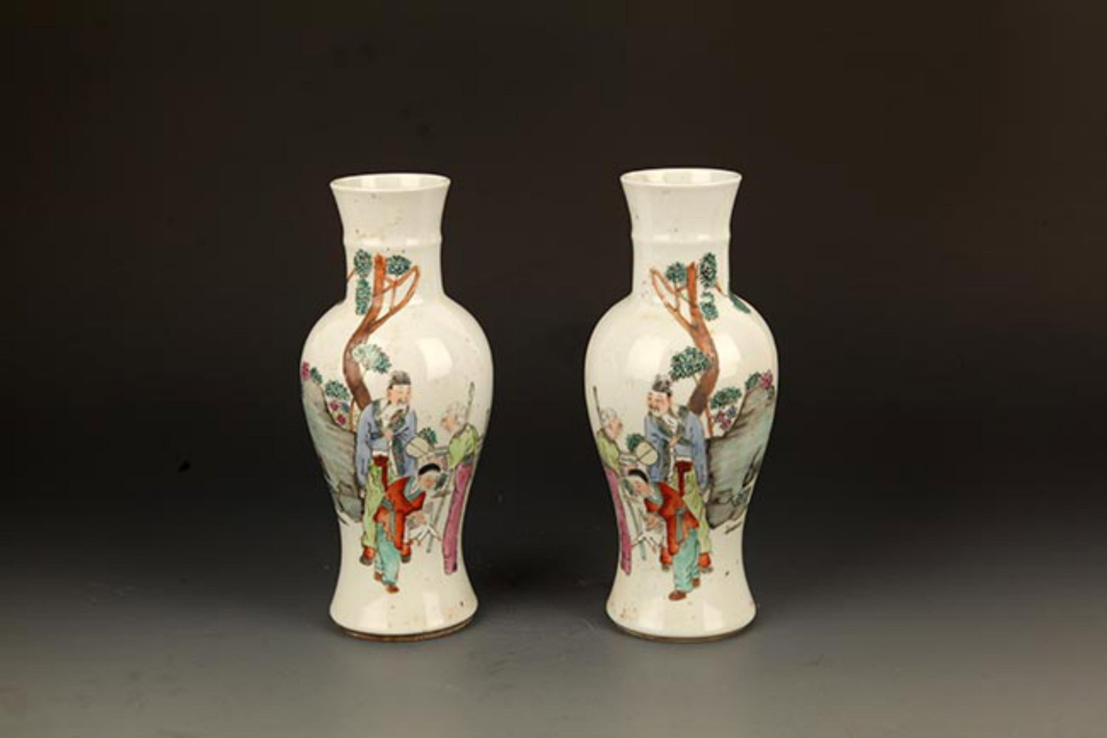 FAMILLE ROSE PORCELAIN CHARACTER PATTERN VASE: Qing Dynasty; High: 9.0 inch; Diameter: 2.25 inch; . Wooden base for display only