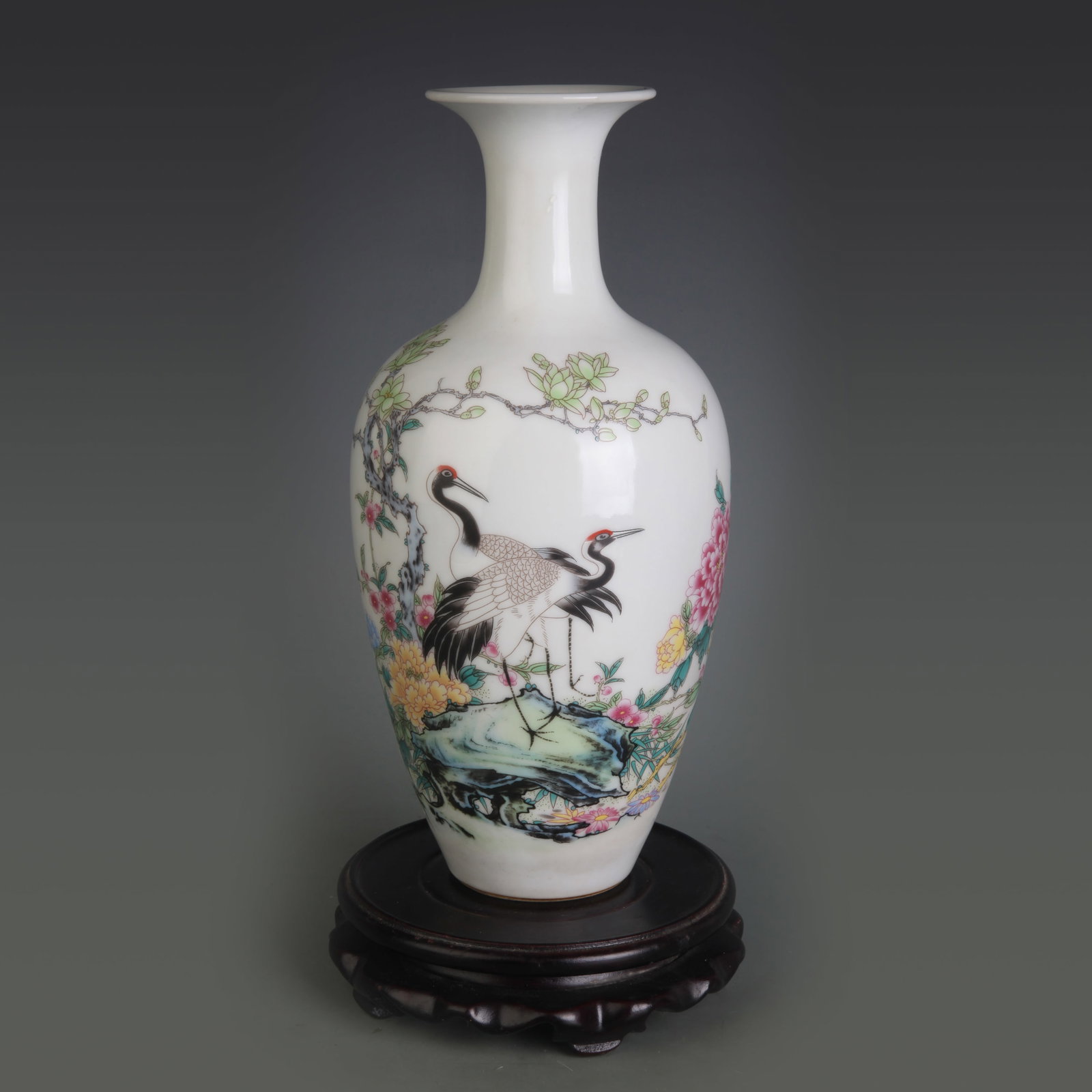 A FAMILLE ROSE FLOWER AND BIRD DISPLAY PORCELAIN VASE: Qing Dynasty Yong Zheng Period; Diameter: 2.6 inch; High: 9.5 inch; wooden base for picture and display purpose only.