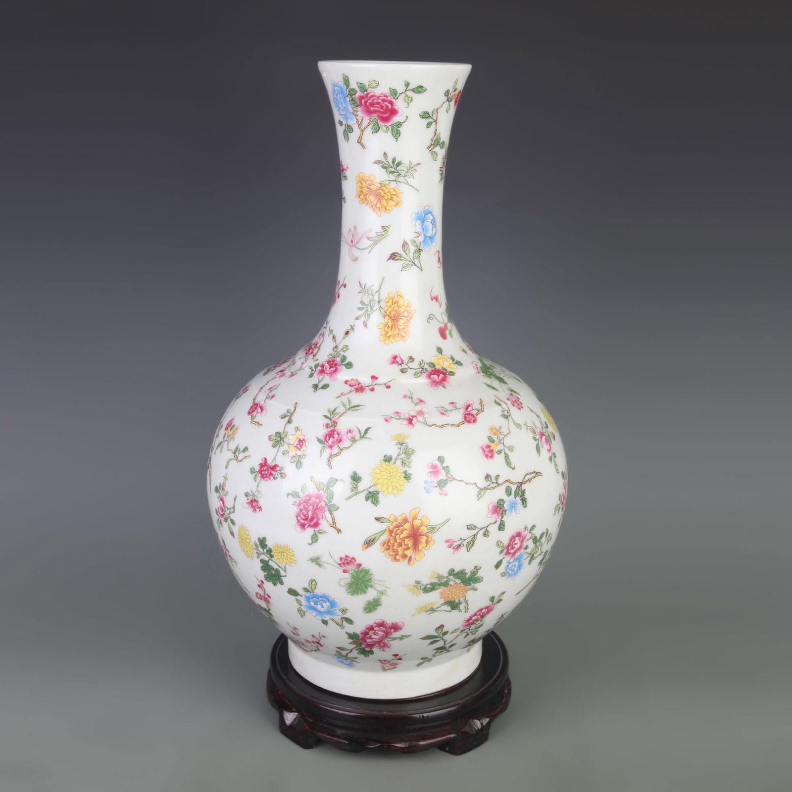 FAMILLE ROSE GLOBULAR PORCELAIN VASE WITH FLORAL DECORATION (1 of 5)