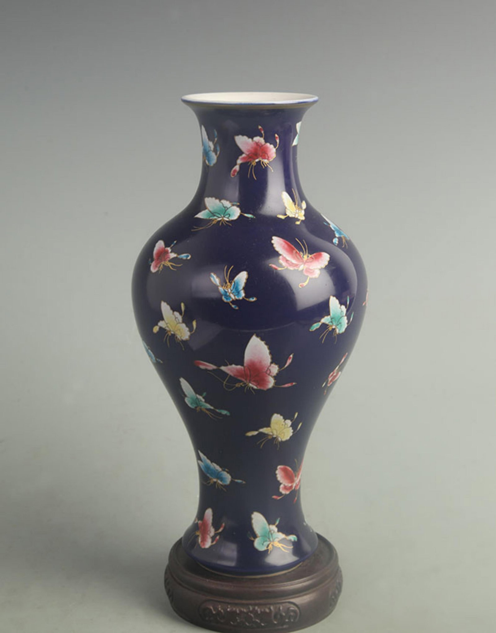 FAMILLE ROSE BLUE GROUND HUNDRED BUTTERFLIES PORCELAIN VASE: Qing Dynasty Qian Long Period; High:10.0 inch; Width:4.50 inch; wooden base for picture and display purpose only.