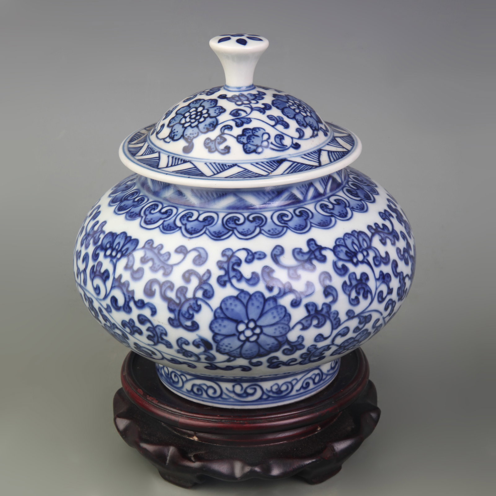 BLUE AND WHITE PORCELAIN JAR WITH FLORAL DESIGN: Qing Dynasty Qian Long Period; Diameter: 3.5 inch; High:5.7 inch; wooden base for picture and display purpose only.