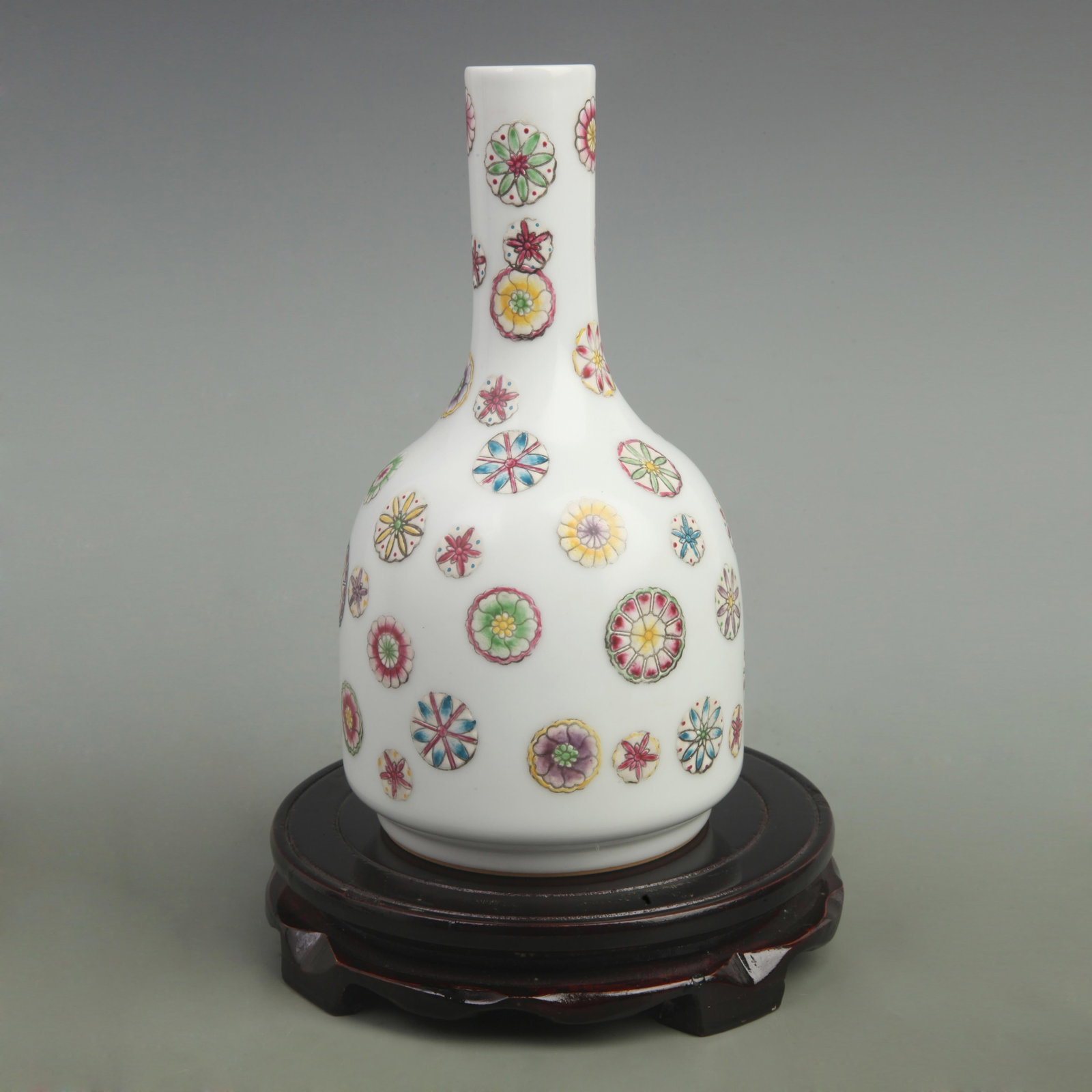 RARE FAMILLE ROSE FLOWER PATTERN BELL SHAPE BOTTLE: Qing Dynasty Qian Long Period; High: 9.4.00 inch; Width: 5 inch; wooden base for picture and display purpose only.