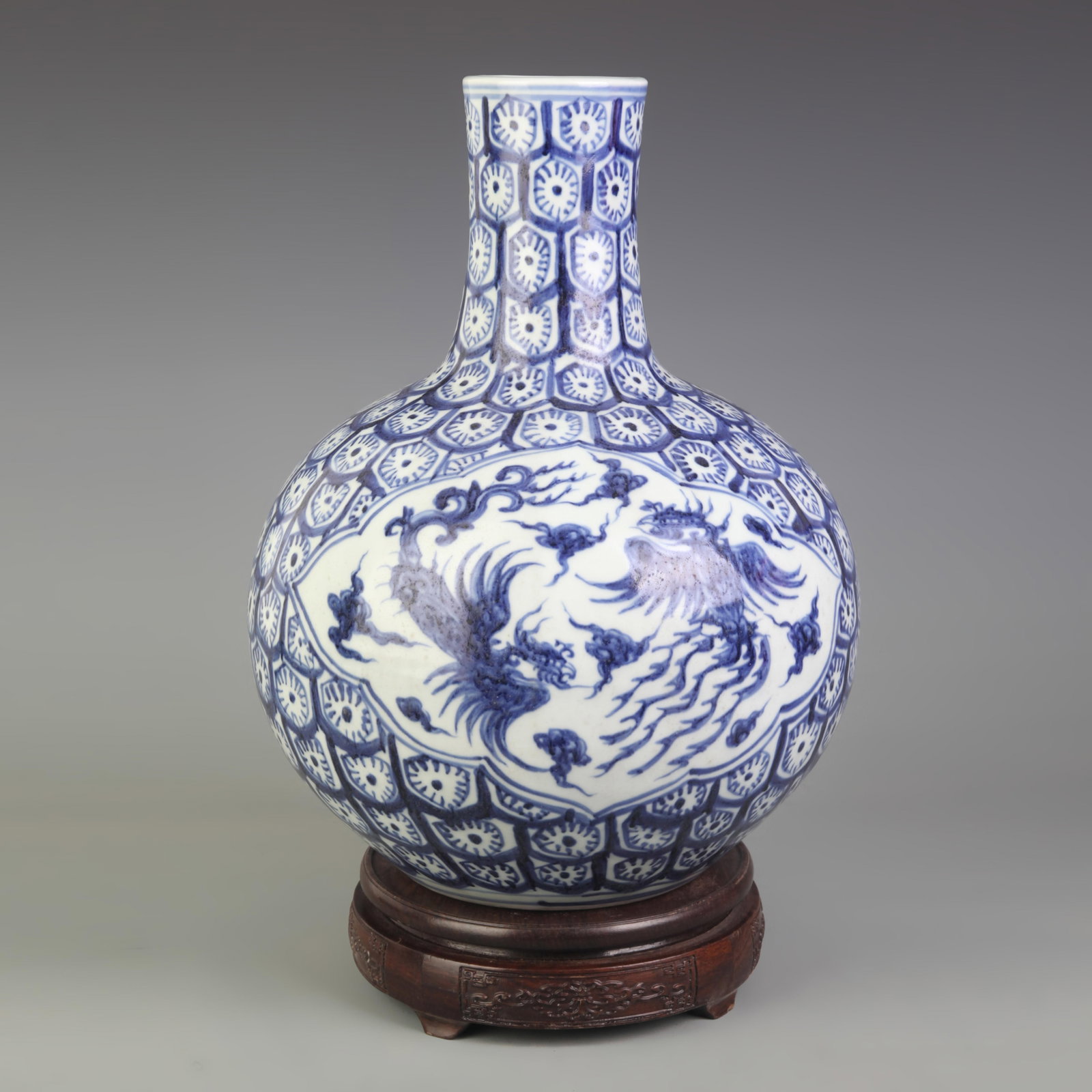 BLUE AND WHITE ANIMAL PATTERN ROUND PORCELAIN VASE: Ming Dynasty Style, High: 12.3 inch; Diameter: 8.6 inch; wooden base for picture and display purpose only.