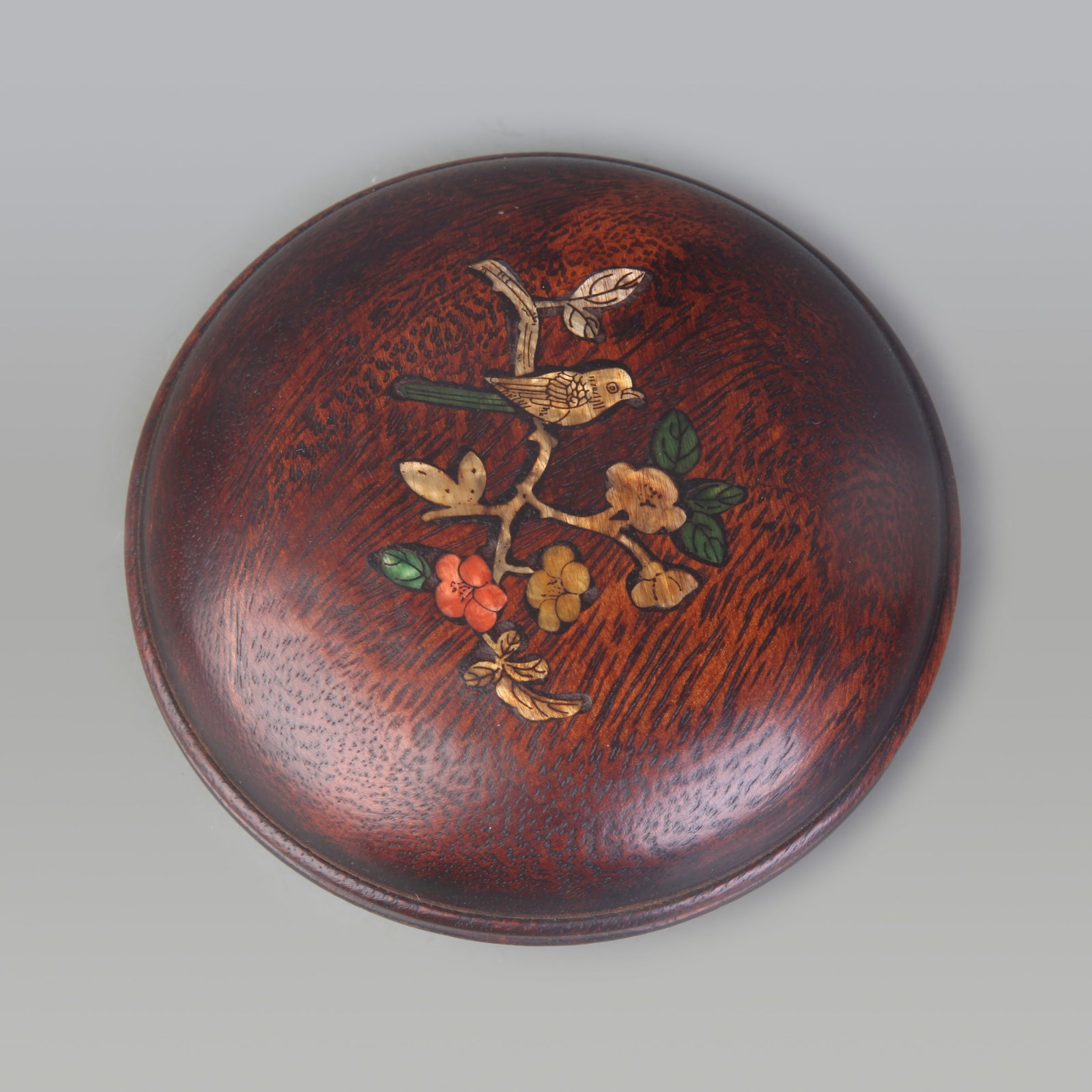 A CHINESE INLAID HARDWOOD ROUND INK BOX AND COVER: Modern, Diameter: 3.8 inch; High: 1.6 inch