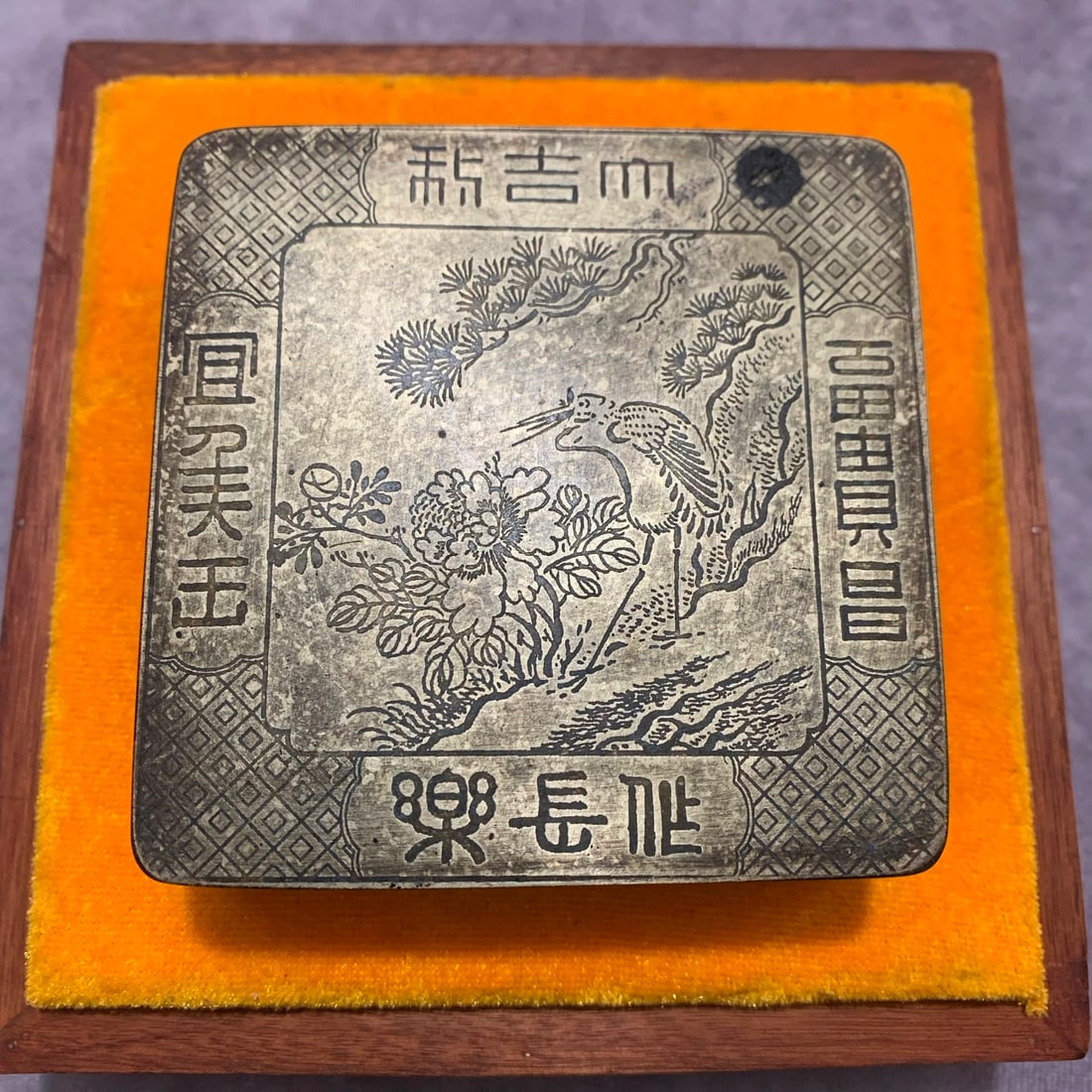 A FINELY CARVED BRONZE INK BOX: Modern, Long: 1.4 inch; Width: 3.8 inch; High: 3.8 inch; wooden base for picture and display purpose only.