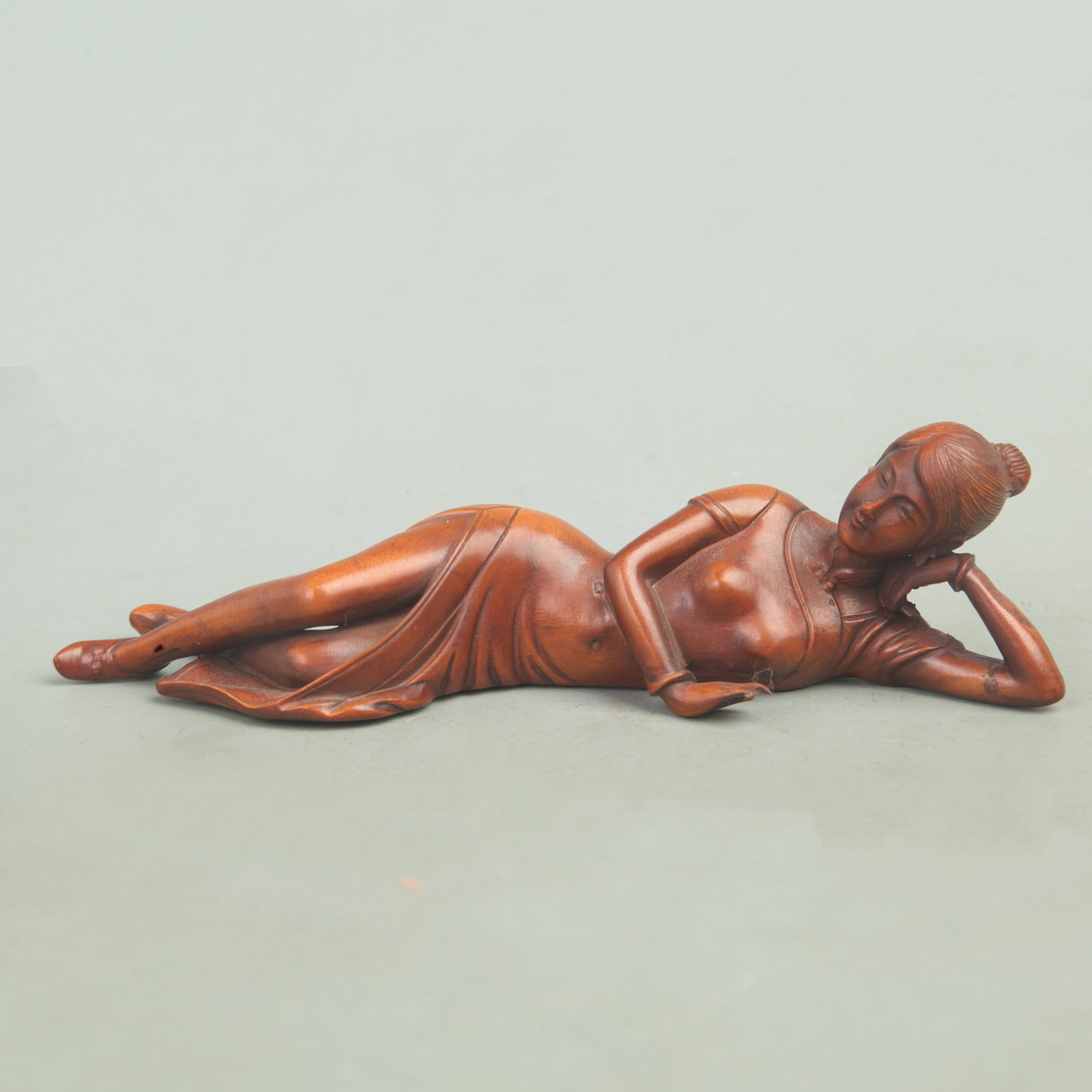 A FINE BOXWOOD RECLINING FEMALE FIGURE: Modern; High: 6.9 inch; Width:1.3 inch;