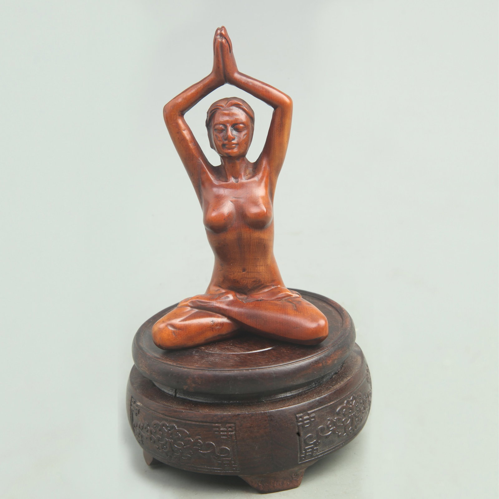 A FINE BOXWOOD FIGURINE OF WOMAN: Modern; High: 4.5 inch; Width: 2.5 inch; wooden base for picture and display purpose only.
