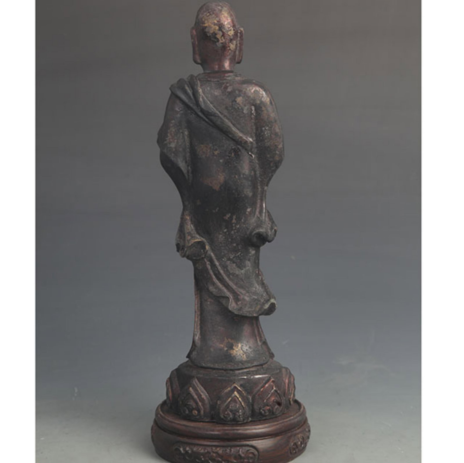 A FINE BRONZE ARHAT STATUE - 4