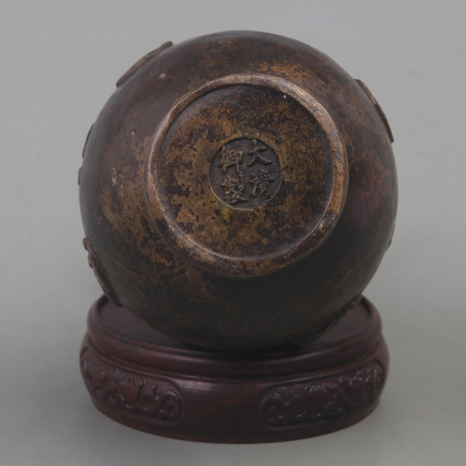 A FINE BRONZE FLOWER PATTERN BOTTLE - 3