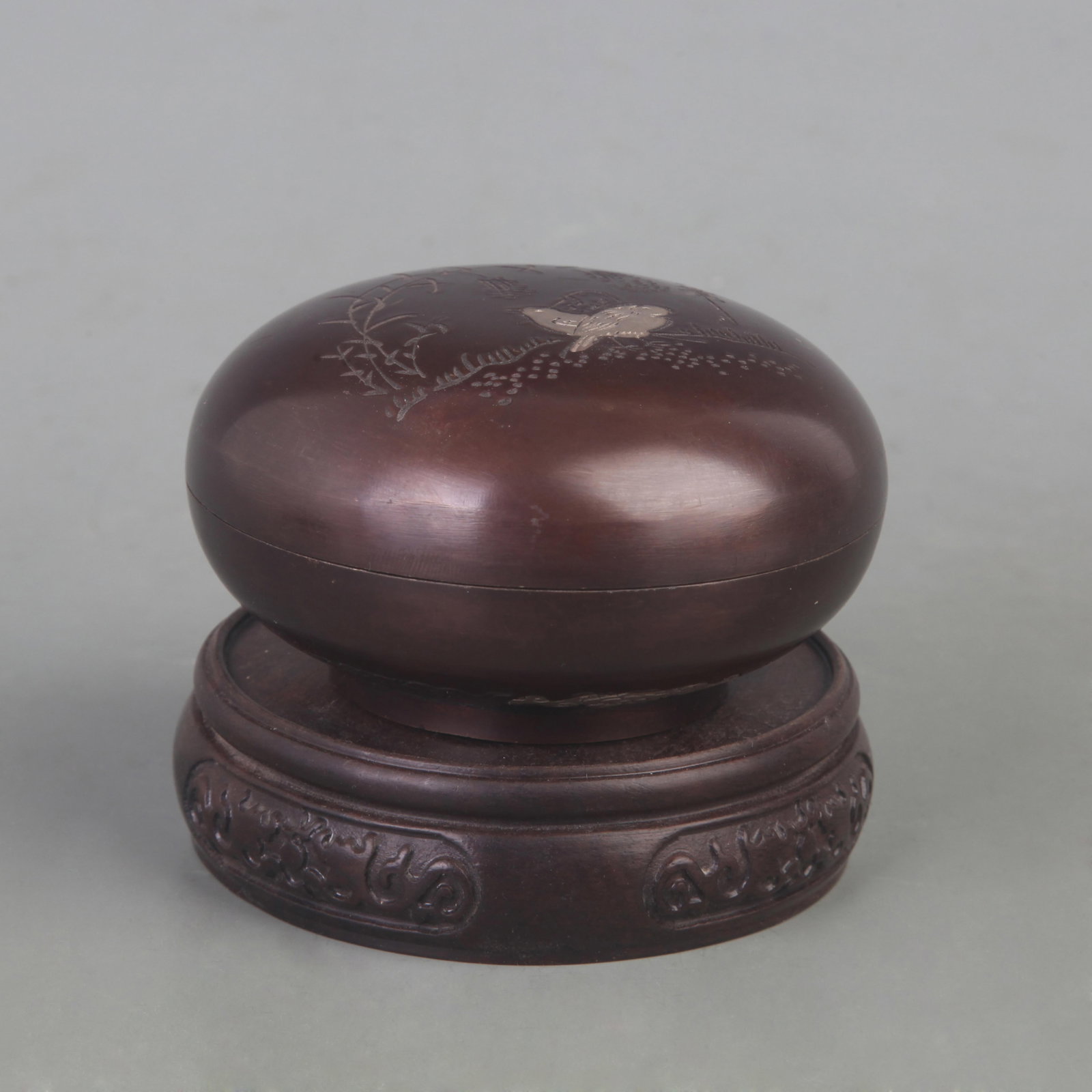 A FINE FLOWER AND BIRD PATTERN BRONZE INK BOX: Republic Period, Diameter: 3.8 inch; High: 2.0 inch; wooden base for picture and display purpose only.