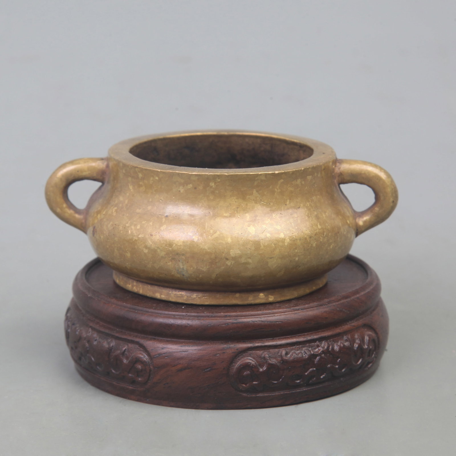 SPRINKLE GOLD DOUBLE EAR ROUND BRONZE INCENSE BURNER: Qing Dynasty; Diameter: 3.3 inch High: 1.5 inch ; wooden base for picture and display purpose only.