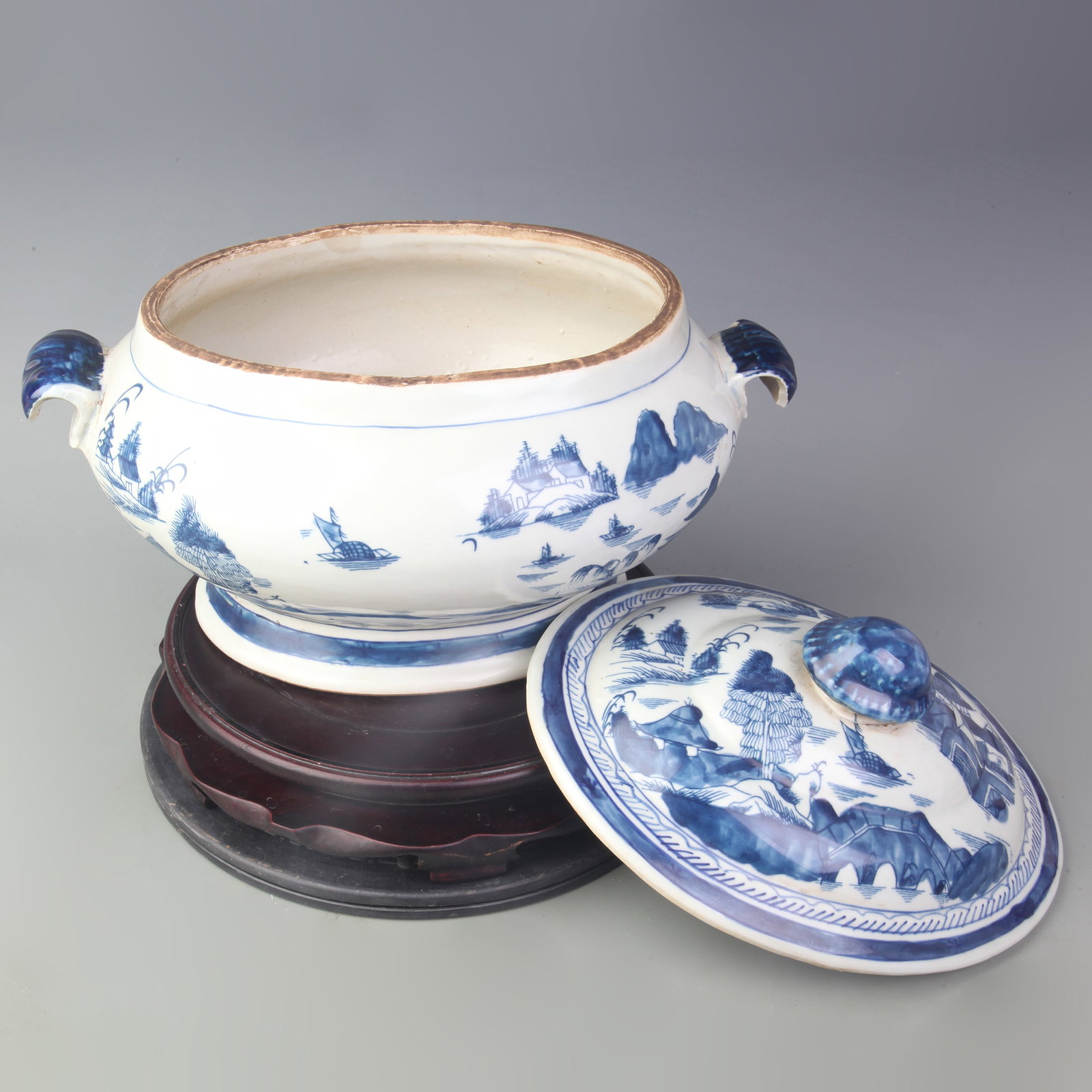 A BLUE AND WHITE LANDSCAPE DOUBLE-HANDLED JAR - 2