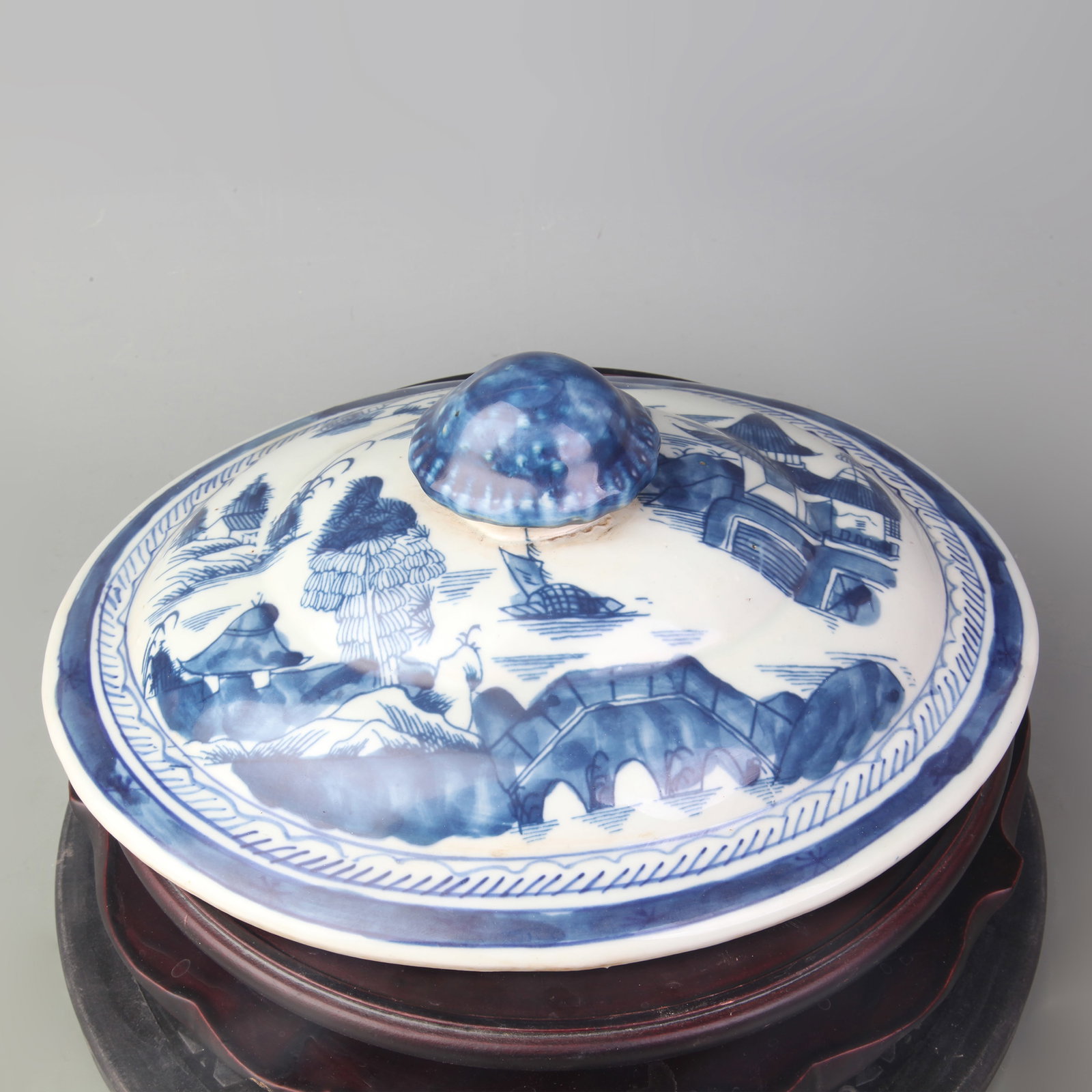 A BLUE AND WHITE LANDSCAPE DOUBLE-HANDLED JAR - 5