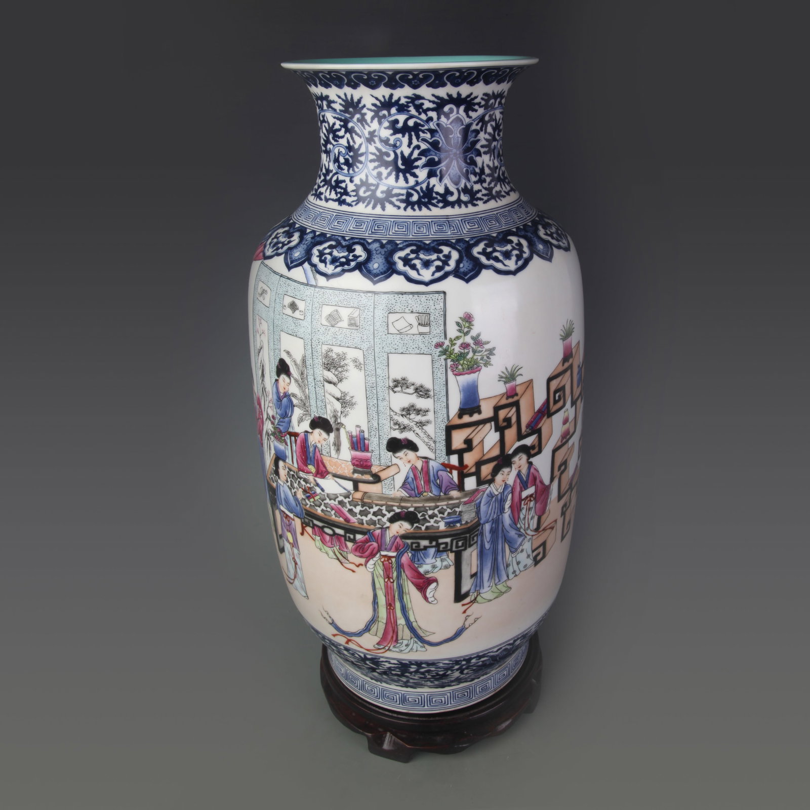 WUCAI PORCELAIN VASE WITH FIGURAL NARRATIVE DECORATION (1 of 5)