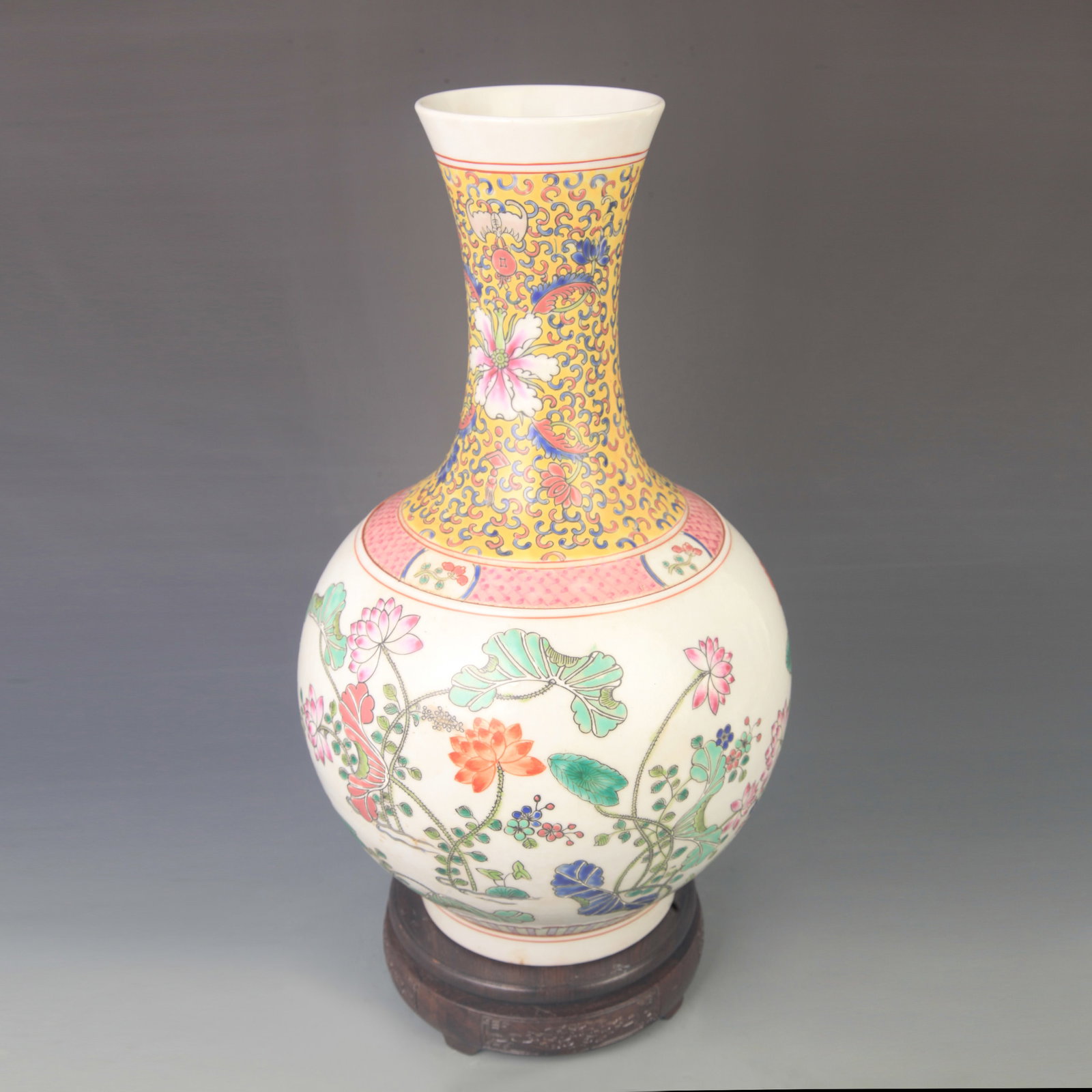 FAMILLE ROSE PORCELAIN VASE WITH FLOWER AND BIRD DESIGN: Qing Dynasty Kang Xi Period; High: 15.0 inch; Diameter: 8.00 inch