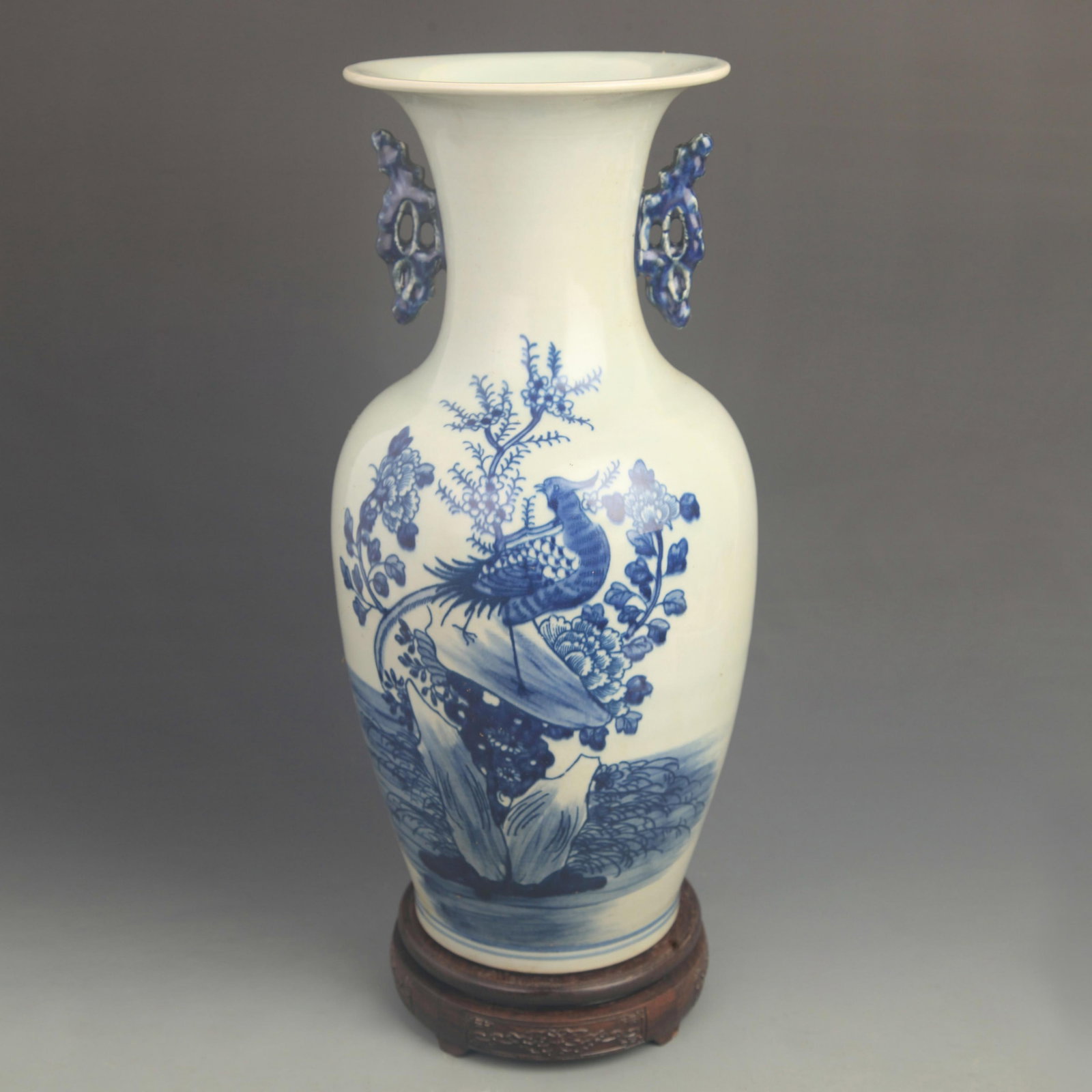 BLUE AND WHITE COLOR PHOENIX PATTERN PORCELAIN VSE: Qing Dynasty; High: 16.8 inch; Diameter:7.50 inch; wooden base for picture and display purpose only.