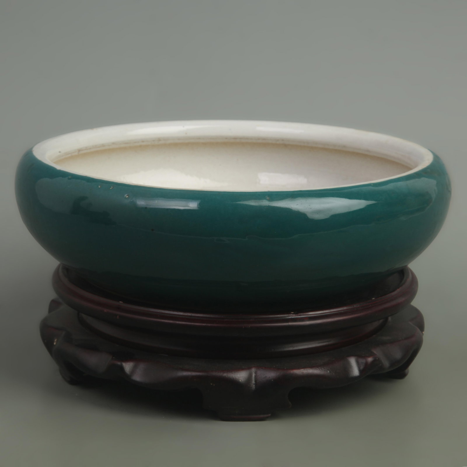 GREEN COLOR GLAZED FISH AND GRASS PATTERNED PORCELAIN PEN WASHER: Qing Dynasty; High:2.8 inch; Width: 8.5 inch; wooden base for picture and display purpose only.