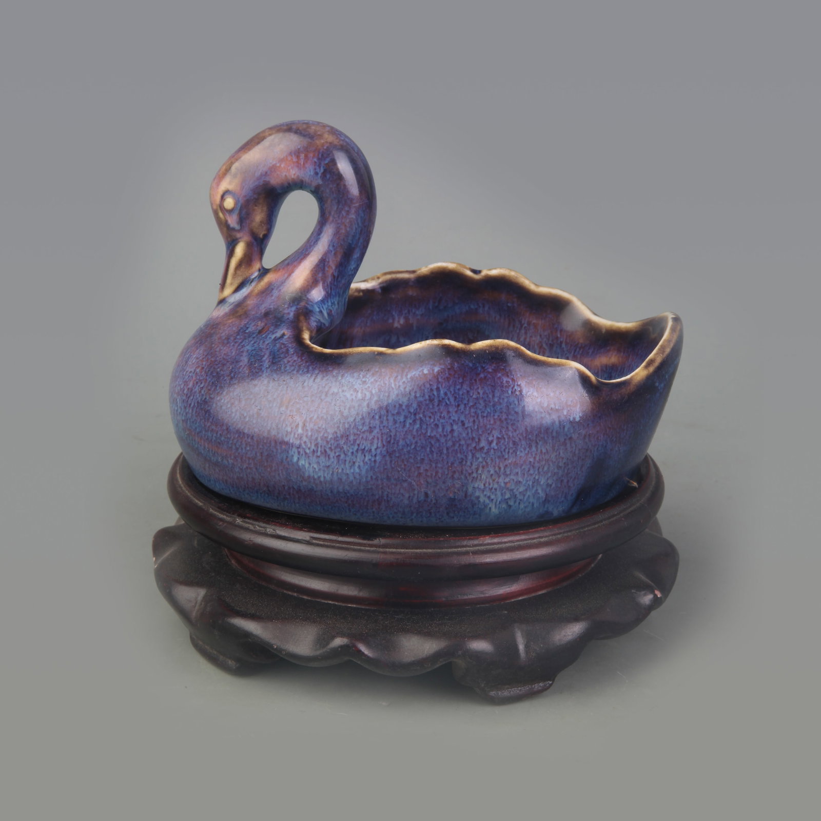 A FINE SWAN STYLE PORCELAIN CALIGRAPHY PEN WASH: Qing Dynasty; Long: 5.0 inch; High: 3.5 inch; wooden base for picture and display purpose only.