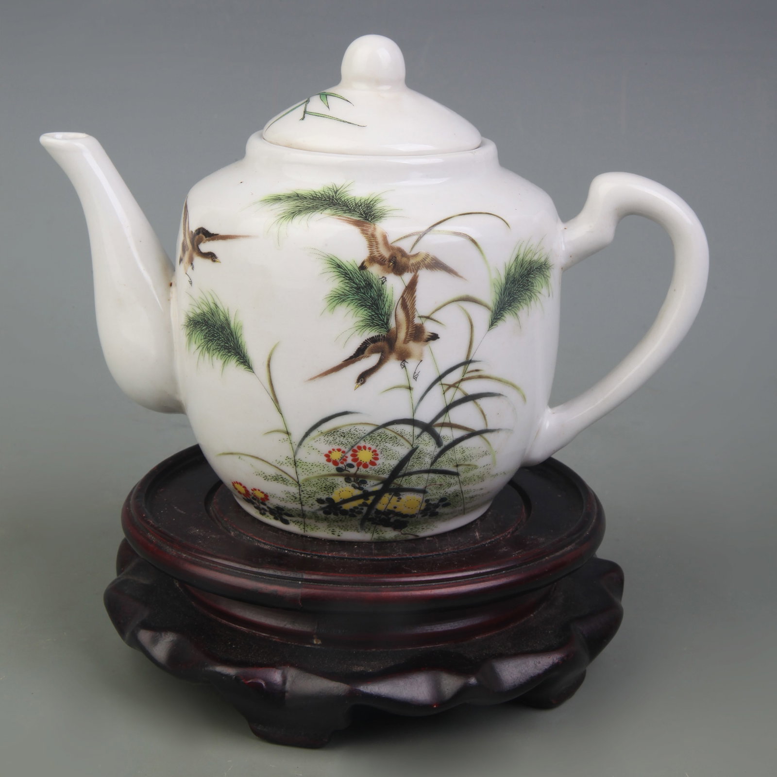 FAMILLE ROSE COLOR FLOWER AND BIRD PATTERN PORCELAIN TEA POT: Republic Period; Width: 6.6 inch; High: 4.3 inch; wooden base for picture and display purpose only.