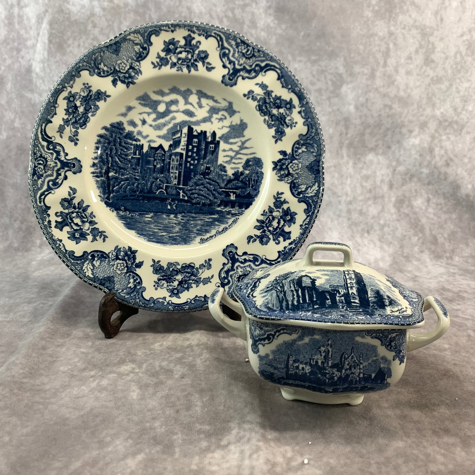 A TWO-PIECE GROUP OF JOHNSON BROTHERS BLUE TRANSFERWARE TABLEWARE OLD BRITAIN CASTLES PATTERN, MADE: 20th Century; Long: 6.1 inch; Width:3.9 inch; High: 4 inch. High: 1 inch; Diameter: 10.1 inch; wooden base for picture and display purpose only.