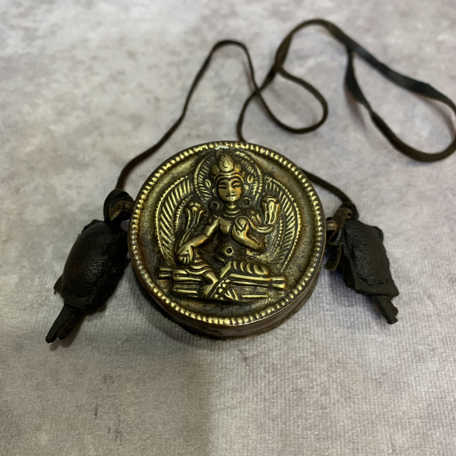 A FINELY MADE TIBETAN BUDDHISM PENDANT: Modern, High: 0.8 inch; Width: 2.0 inch; Diameter: 2.0 inch