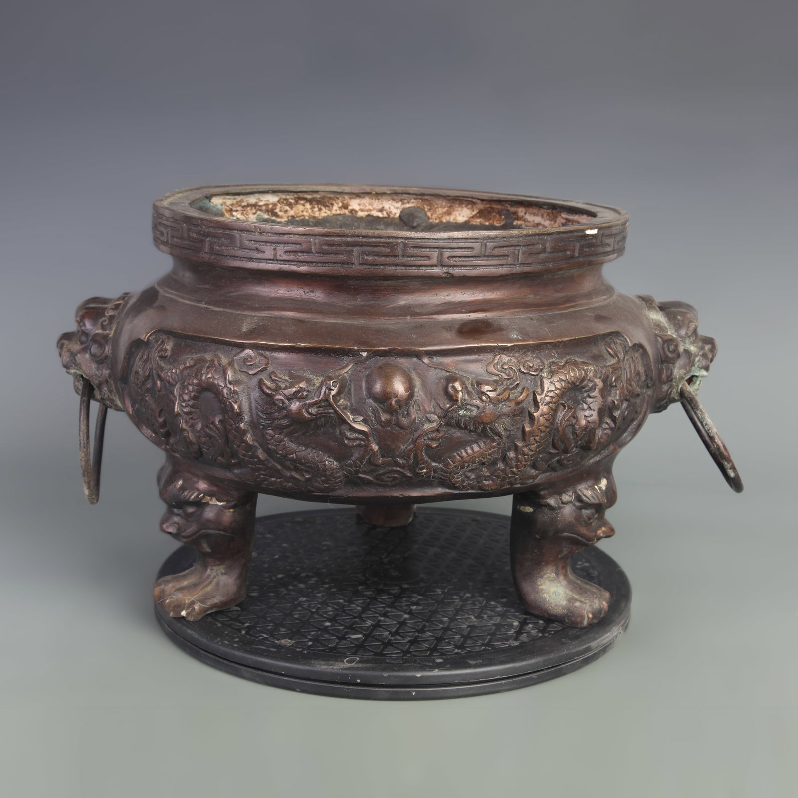 A RARE LARGE BRONZE TRIPOD DRAGON CENSER: Ming Dynasty Xuan De Style; Long: 16.2 inch; Width: 13.0 inch; High: 9.4 inch; wooden base for picture and display purpose only.
