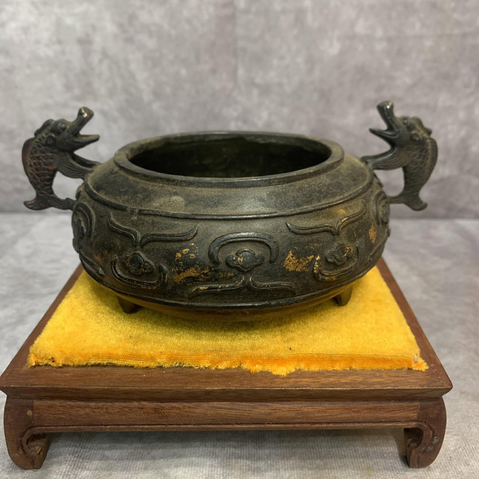 A FINELY CARVED TWO HANDLE ROUND BRONZE CENSER: 20th Century; High: 2.7 inch; Width: 7.1 inch; Long: 5.4 inch; wooden base for picture and display purpose only.