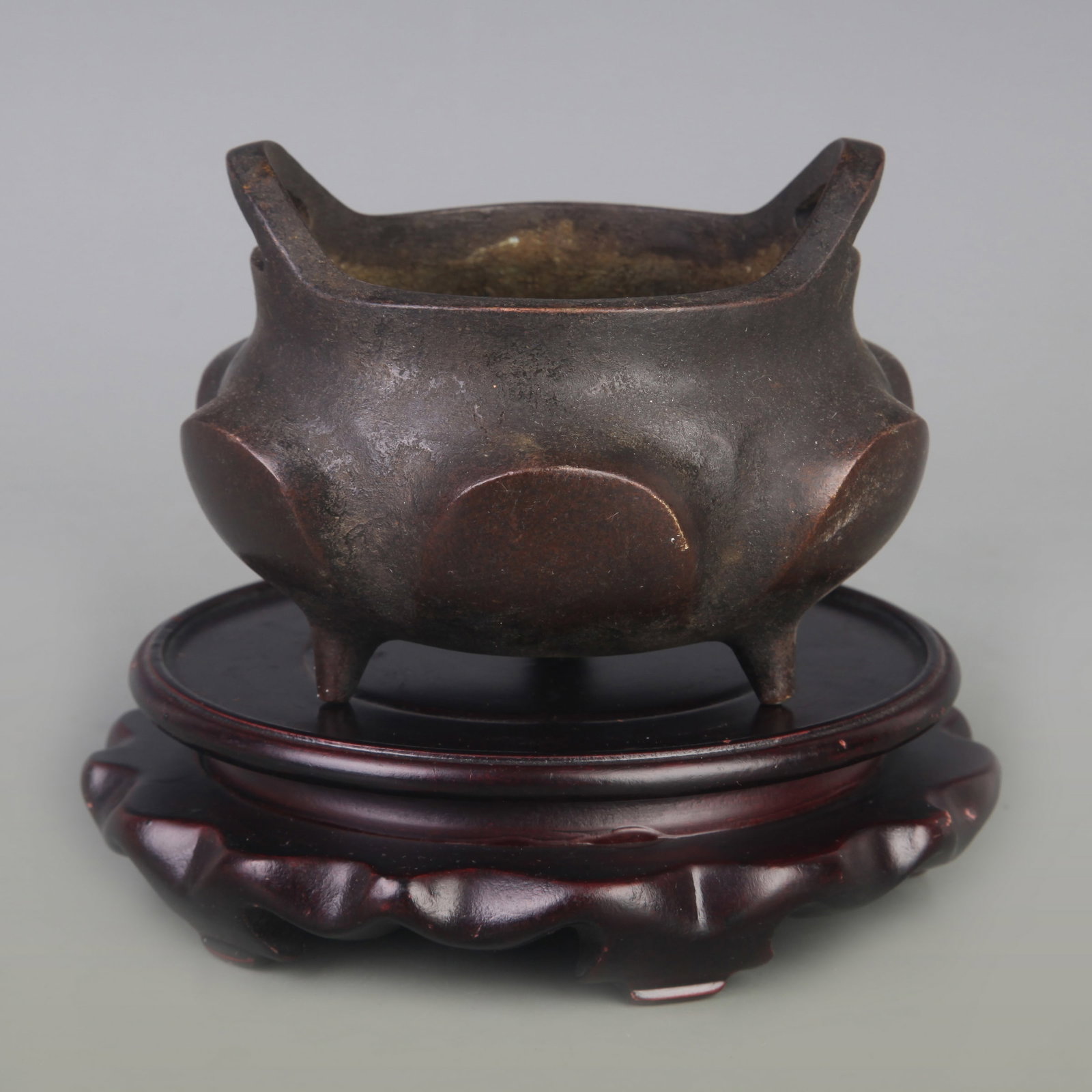 TRIPOD INCENSE BURNER WITH BRIDGE HANDLES: Ming Dynasty Style; Diameter:3.7 inch; High: 3.2 inch; wooden base for picture and display purpose only.