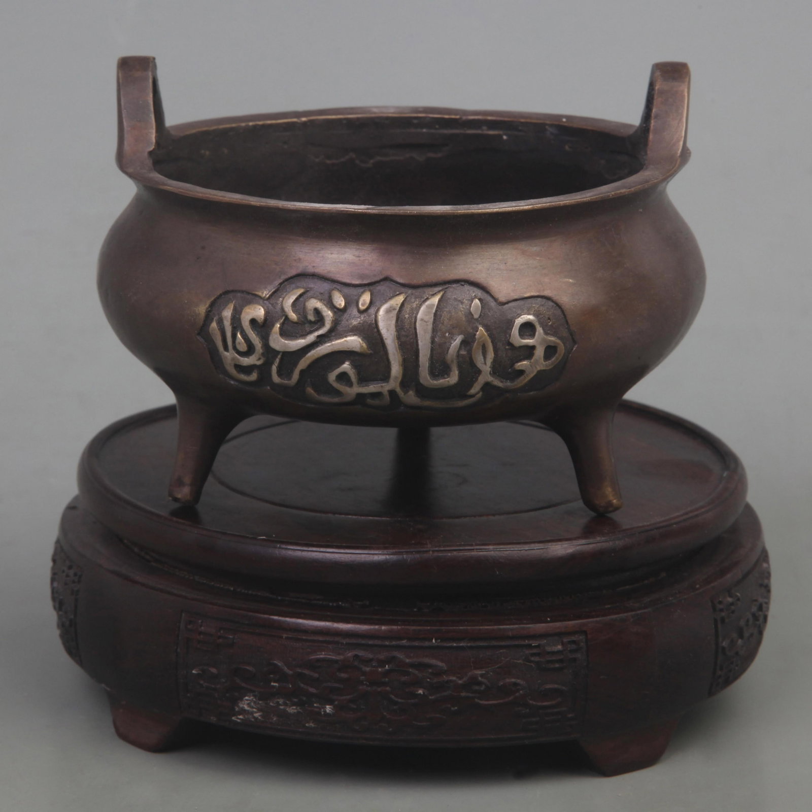 A FINE XUAN DE STYLE FINELY CARVED THREE FOOT BRONZE CENSER: Ming Dynasty Style; Diameter: 4.2 inch; High: 3.2 inch; wooden base for picture and display purpose only.
