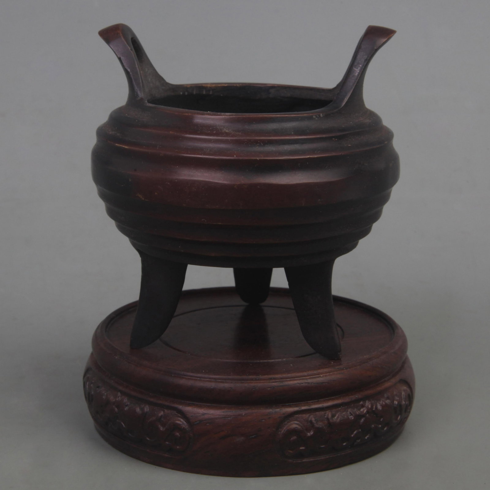 A FINE XUAN DE STYLE THREE FOOT BRONZE CENSER (1 of 4)