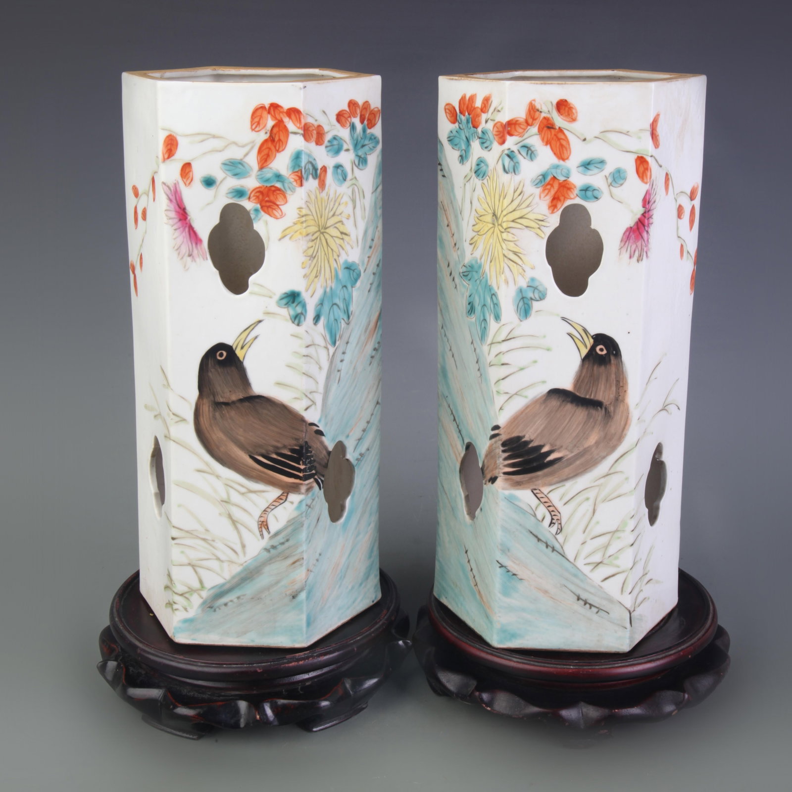 PAIR OF FAMILLE ROSE FLOWER AND BIRD PATTERN PORCELAIN HAT STAND: Republic Period; Width: 5.2 inch; High: 11.2 inch; wooden base for picture and display purpose only.