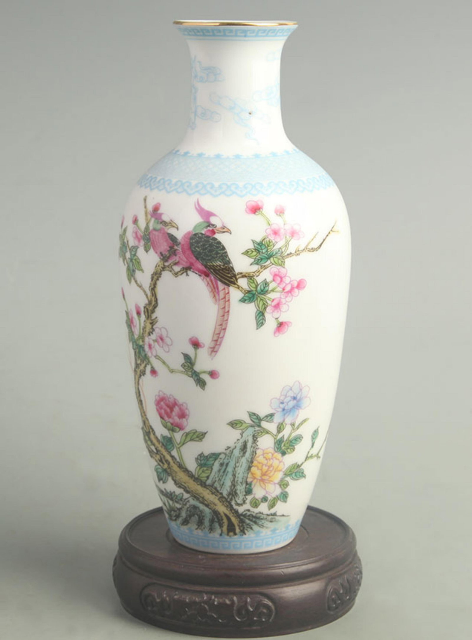 A FINE CLOISONNE GLAZED FLOWER AND BIRD PATTERN PORCELAIN VASE: Qing Dynasty Yong Zheng Period Diameter:High: 8.00 inch; Width: 3.20 inch; wooden base for picture and display purpose only.