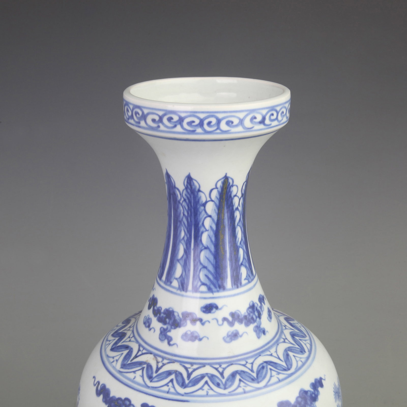 BLUE AND WHITE PINE TREE PATTERN PORCELAIN VASE - 2