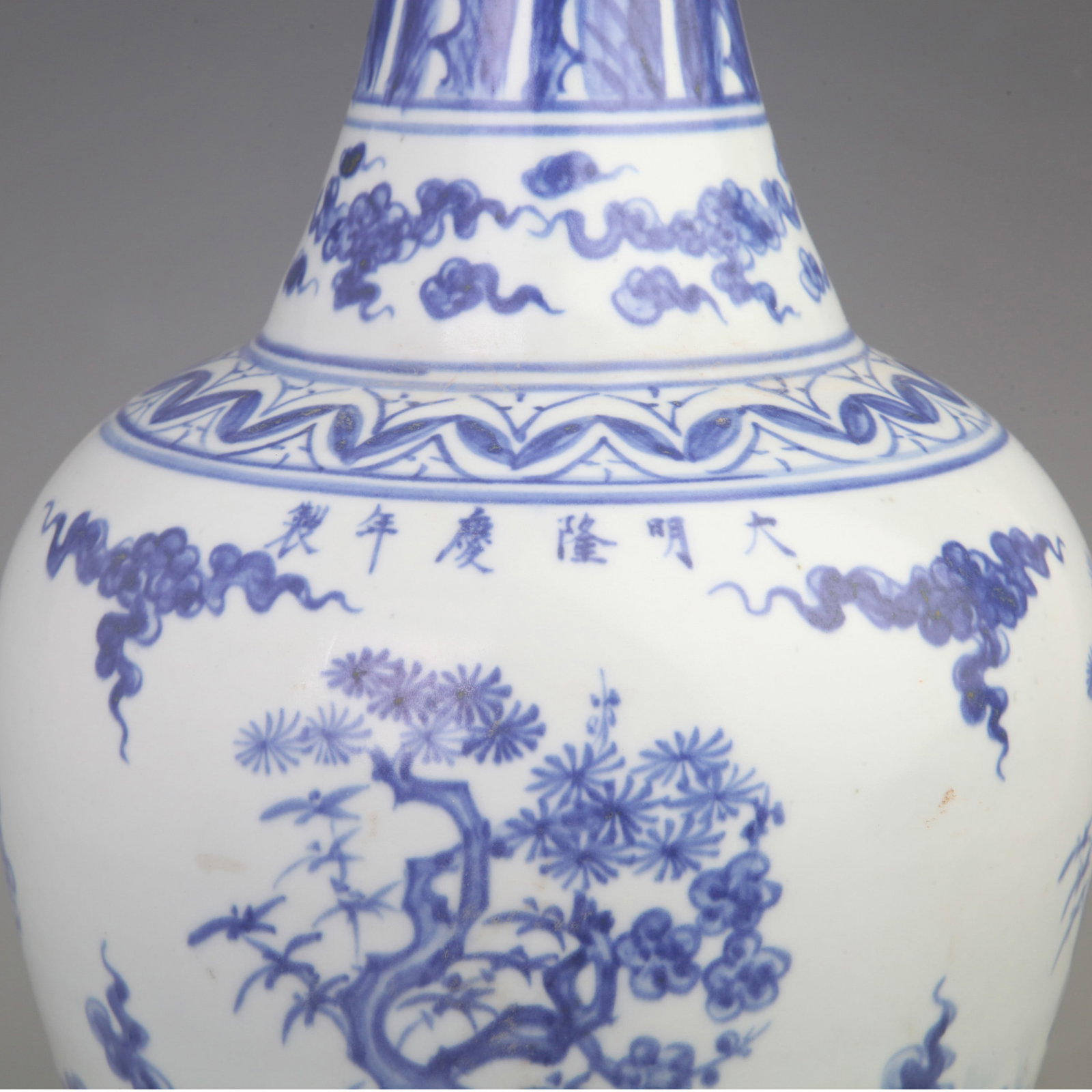 BLUE AND WHITE PINE TREE PATTERN PORCELAIN VASE - 5