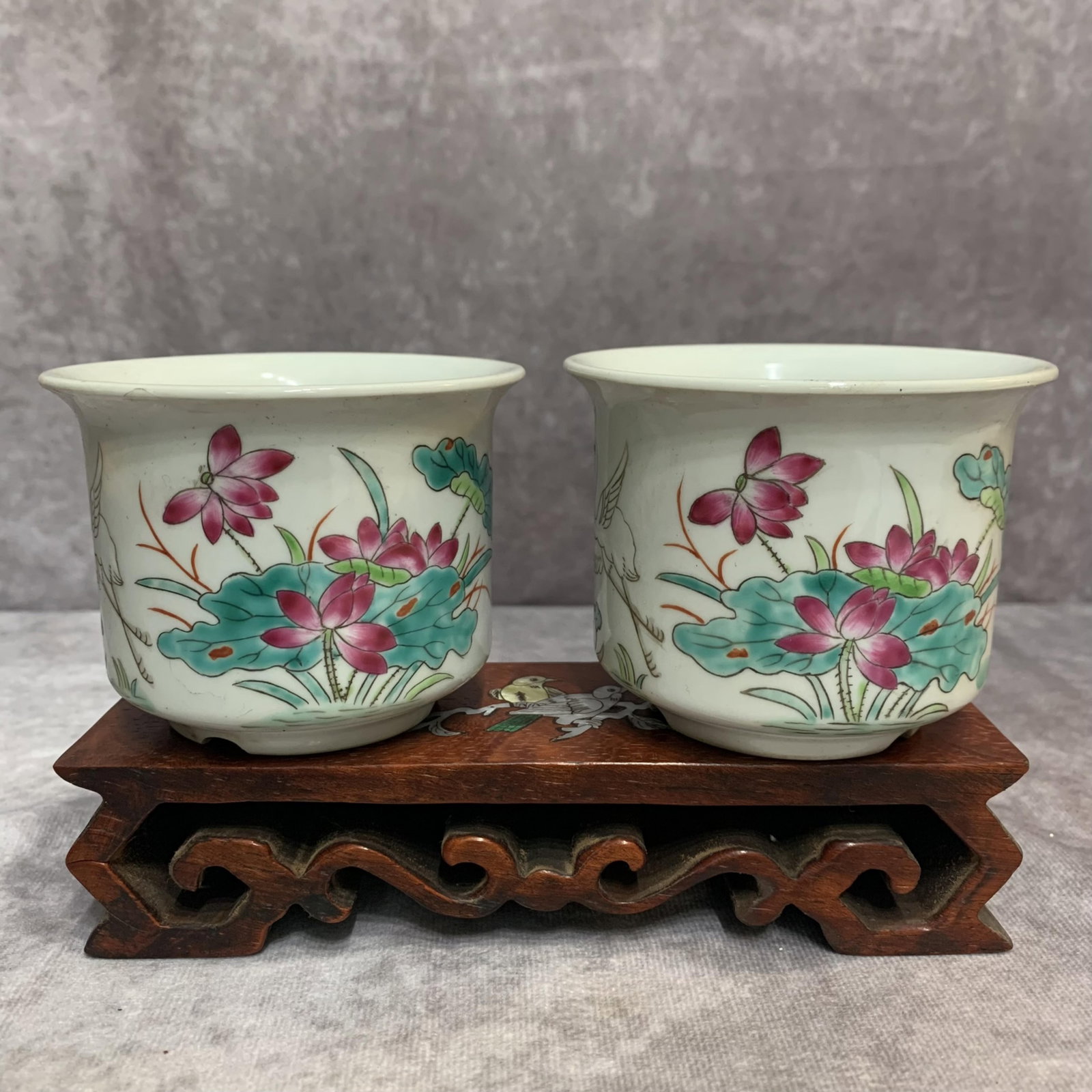 PAIR OF SMALL FAMILLE ROSE GLAZED PORCELAIN FLOWER POT: Republic Period; High: 8.2 inch; Diameter: 4.3 inch; wooden base for picture and display purpose only.