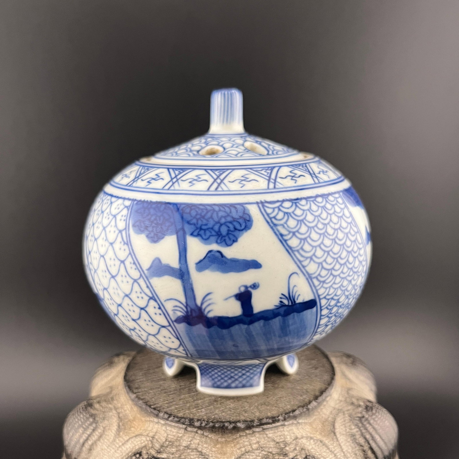 SMALL BLUE AND WHITE PORCELAIN TRIPOD JAR AND COVER: Republic Period; High: 3.7 inch; Diameter: 3.6 inch; wooden base for picture and display purpose only.