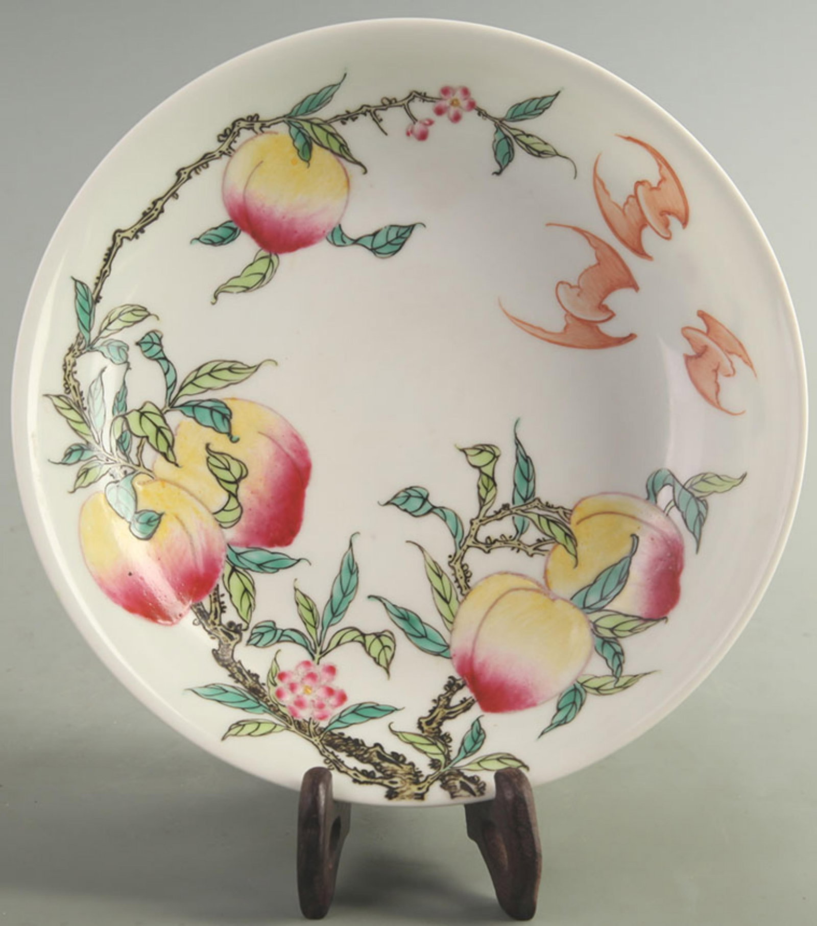 FAMILLE ROSE LONGEVITY PEACH PATTERN PORCELAIN PLATE: Qing Dynasty Yong Zheng Period; Diameter: 8.10 inch; High: 1.8 inch; wooden base for picture and display purpose only.