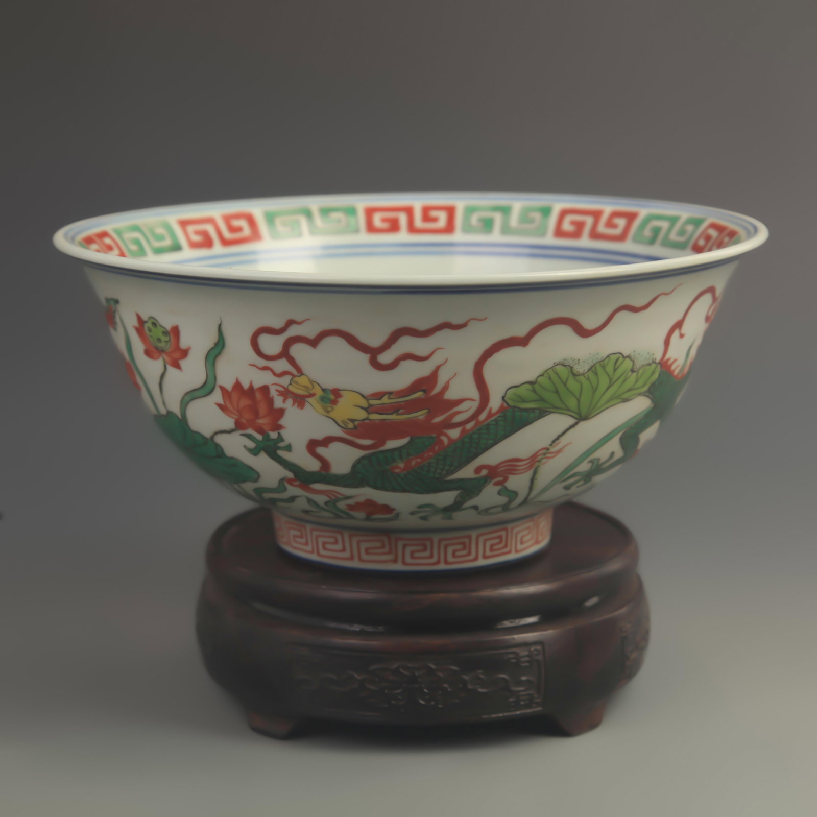 LARGE WUCAI PORCELAIN BOWL WITH DRAGON MOTIF: Ming Dynasty Wan Li Period; High: 3.80 inch; Diameter: 8.30 inch; wooden base for picture and display purpose only.