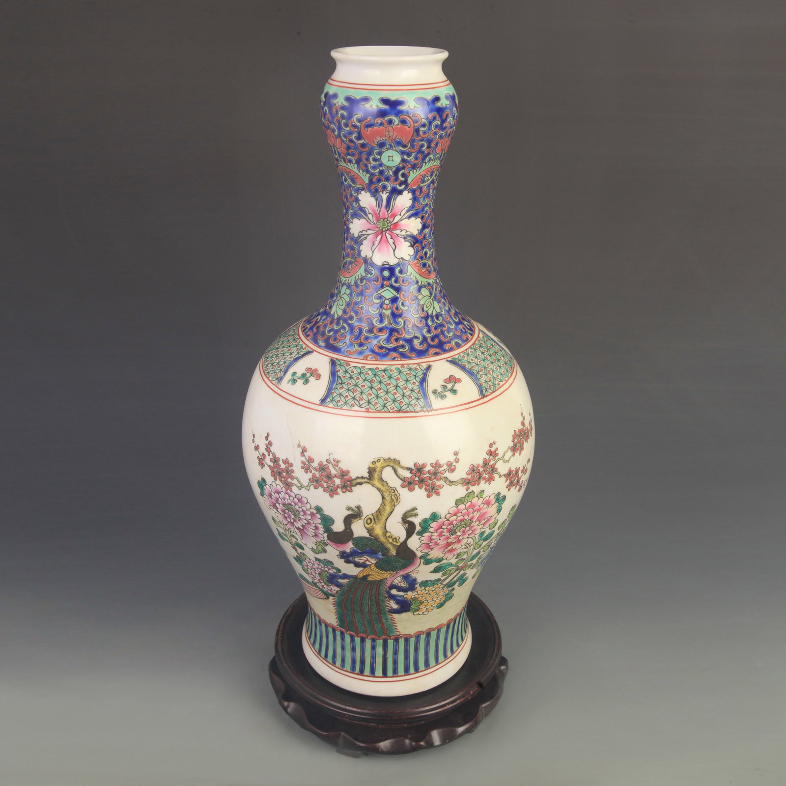 LARGE FAMILLE-ROSE FLORAL PATTERN PORCELAIN VASE: Qing Dynasty Kang Xi Period; High: 17.0 inch; Diameter: 7.50 inch; wooden base for picture and display purpose only.