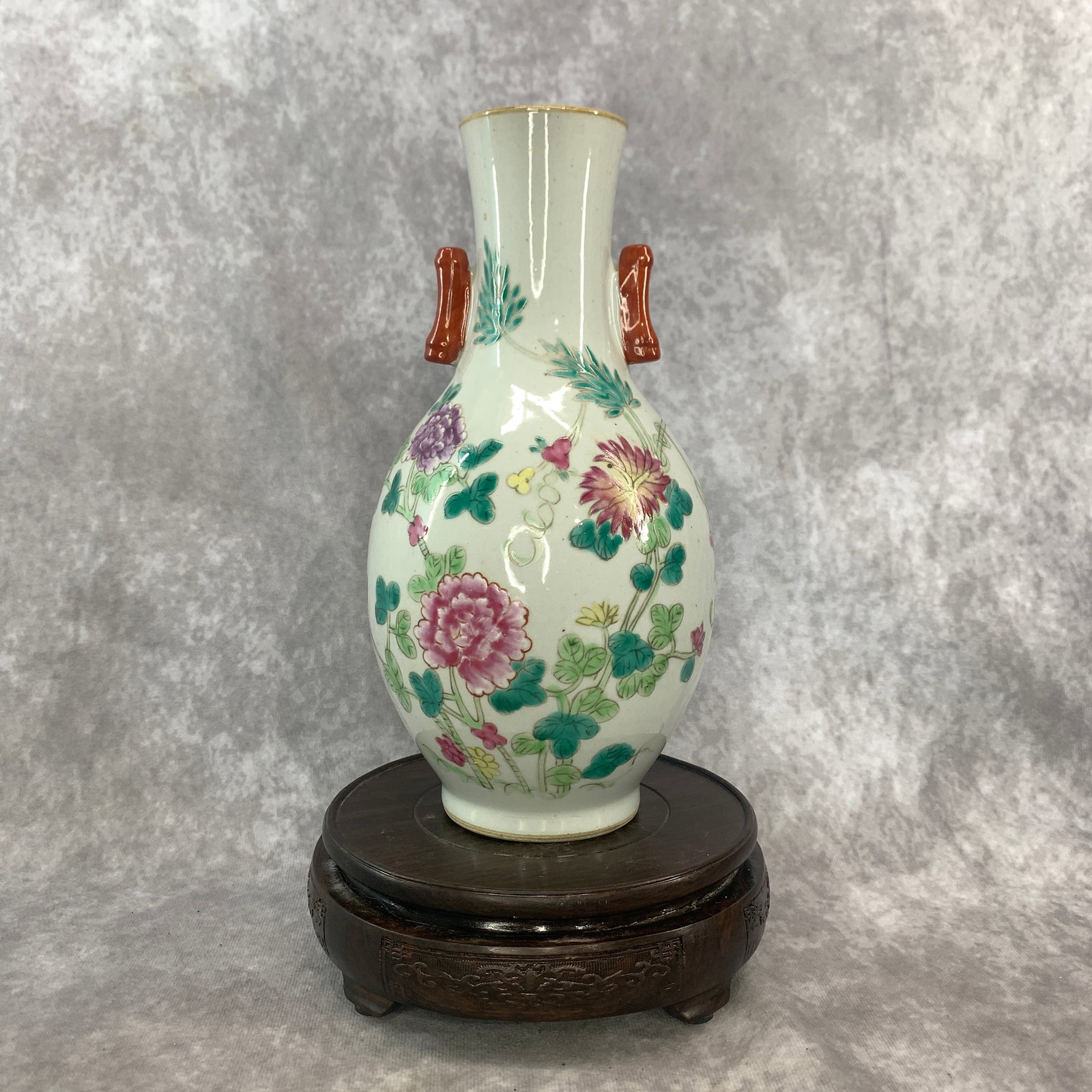A CHINESE FAMILLE ROSE 'PEONY AND CHRYSANTHEMUM' TWO-HANDLED VASE: Republic Period; High: 9.5 inch; Diameter: 4.9 inch; wooden base for picture and display purpose only.