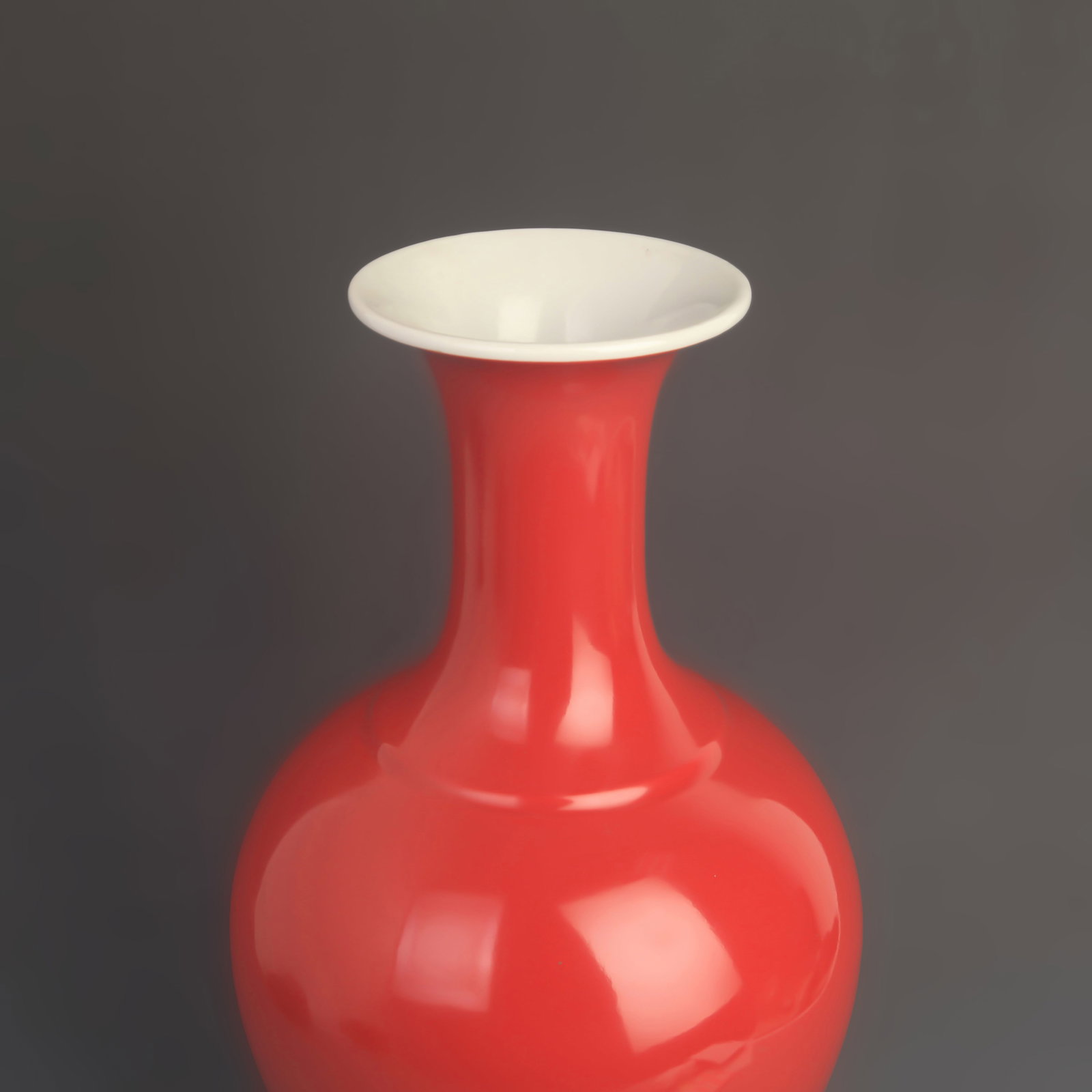 A SACRIFICIAL RED-GLAZED DISPLAY VASE - 2