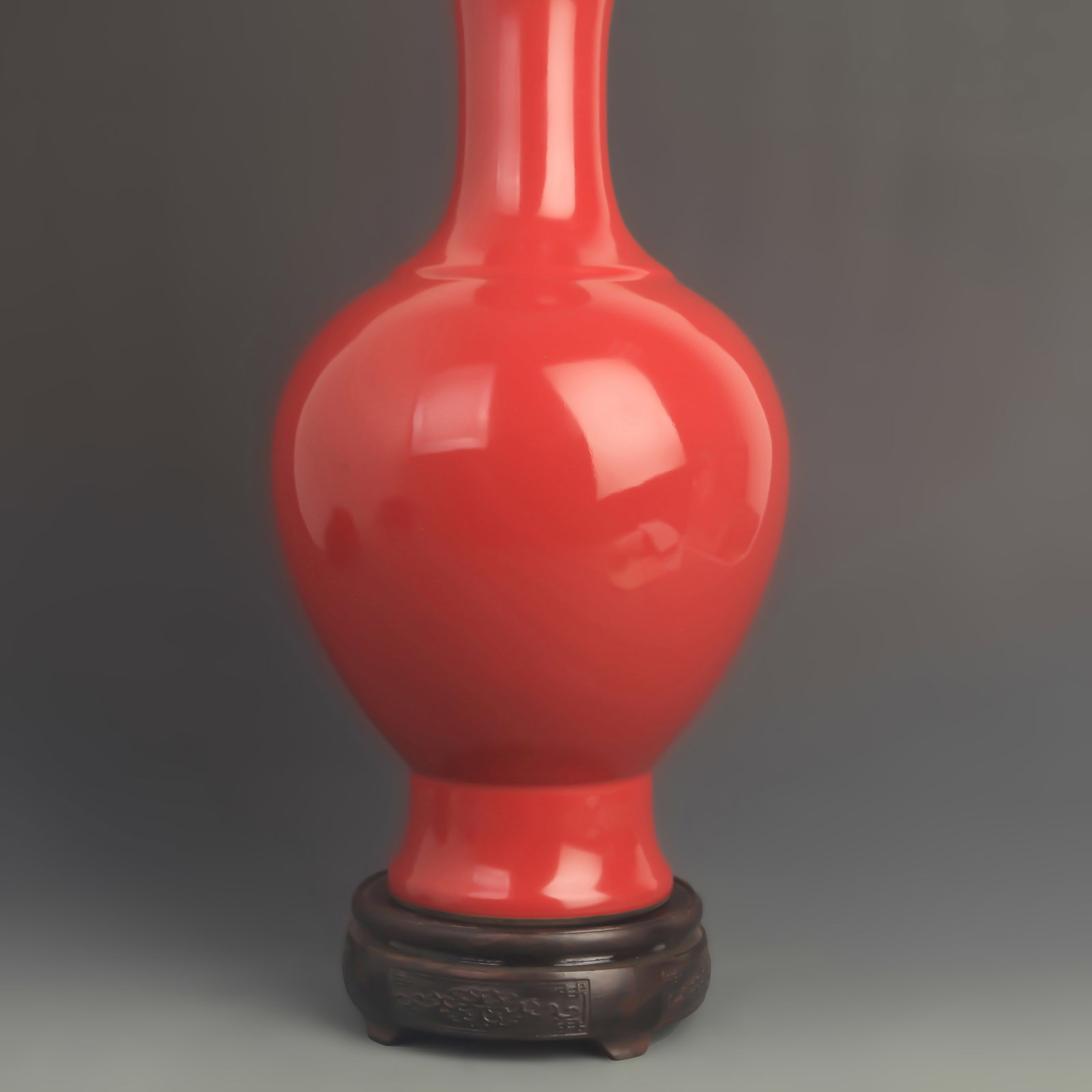 A SACRIFICIAL RED-GLAZED DISPLAY VASE - 3