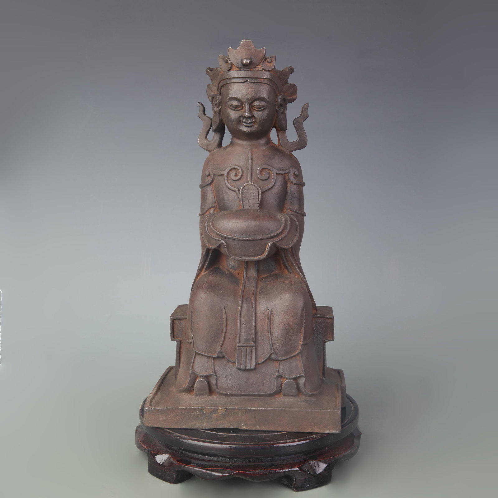 A FINE CAST IRON BUDDHA STATUE: Qing Dynasty;Width: 5.7 inch; High: 11.0 inch; wooden base for picture and display purpose only.