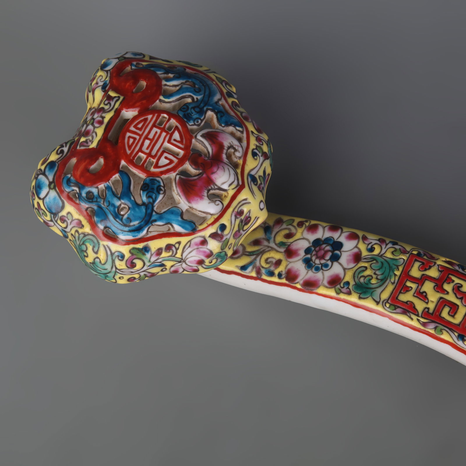 FAMILLE ROSE RUYI SCEPTER WITH ???U??AND LONGEVITY PATTERN - 2