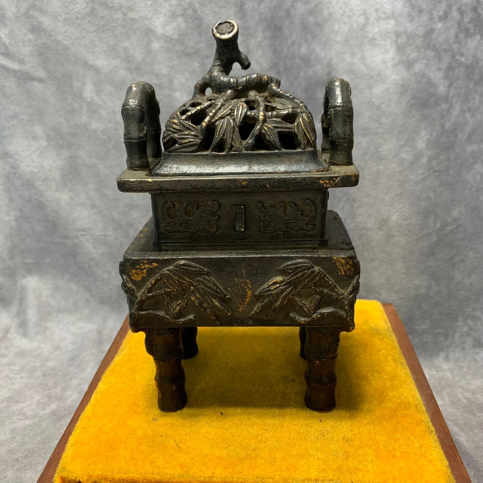 A FINE BRONZE FOUR-LEGGED INCENSE BURNER: Ming Dynasty Style; Long: 3.6 inch; Width: 2.6 inch; High: 6.3 inch; wooden base for picture and display purpose only.